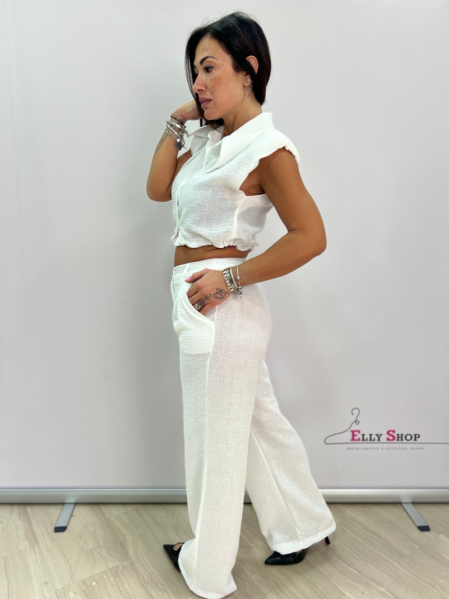 Completo Donna – Camicia a Giro con Spalline e Pantalone a Gamba Larga, Disponibile in Vari Colori.