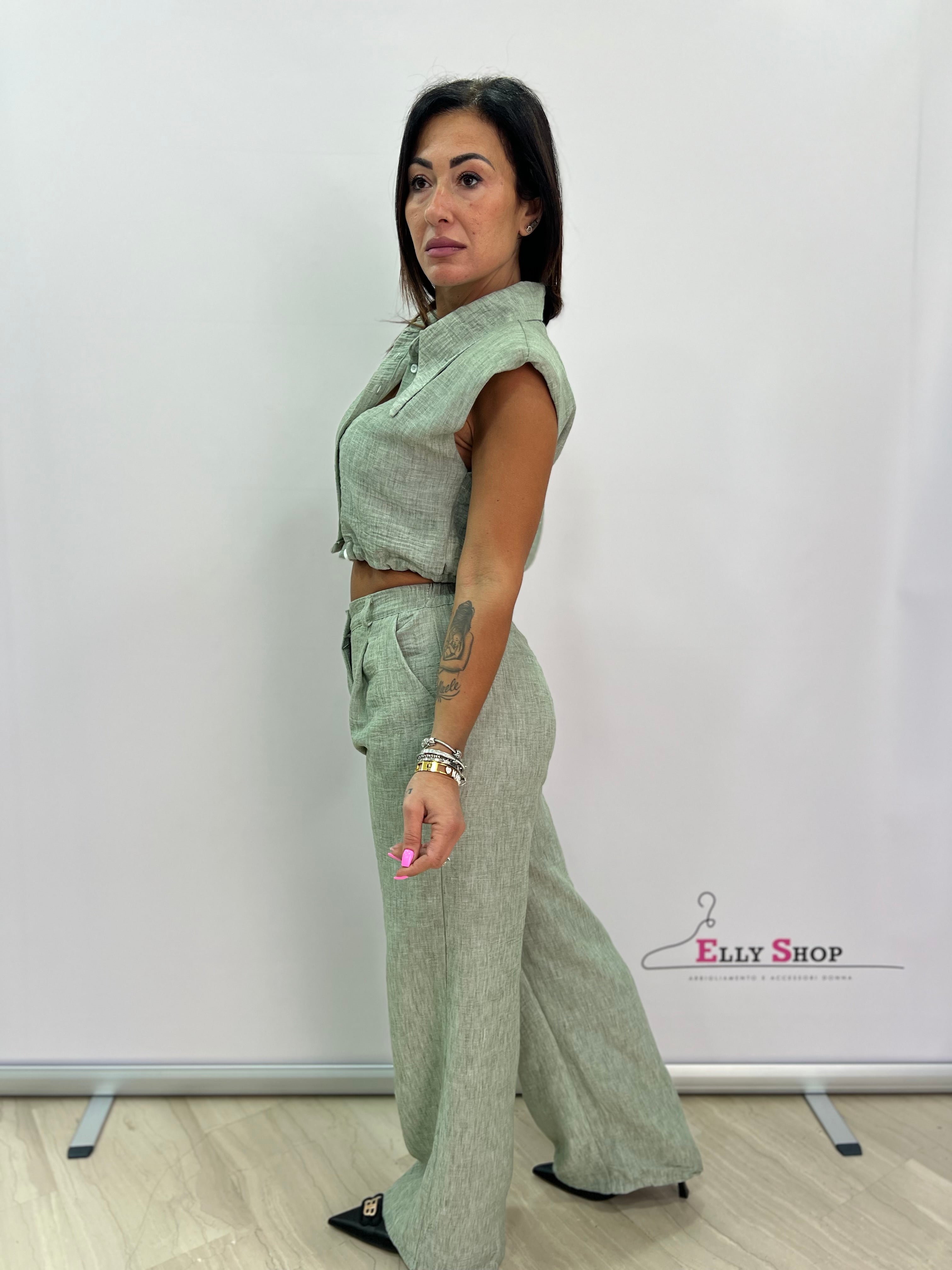 Completo Donna – Camicia a Giro con Spalline e Pantalone a Gamba Larga, Disponibile in Vari Colori.