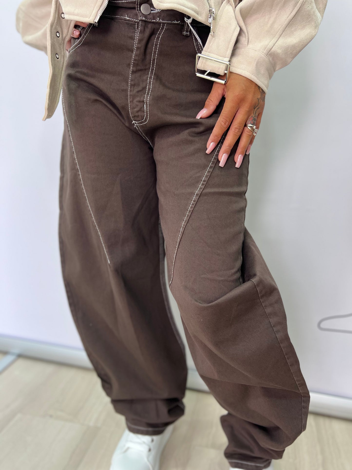 Jeans modello Balloon in marrone