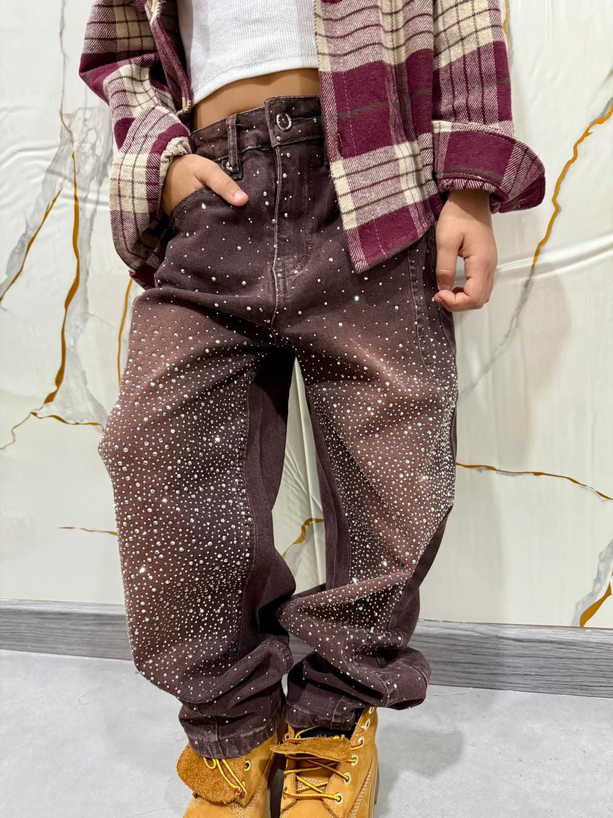 Jeans bambina con strass balloon — pantalone denim marrone luminoso elegante casual