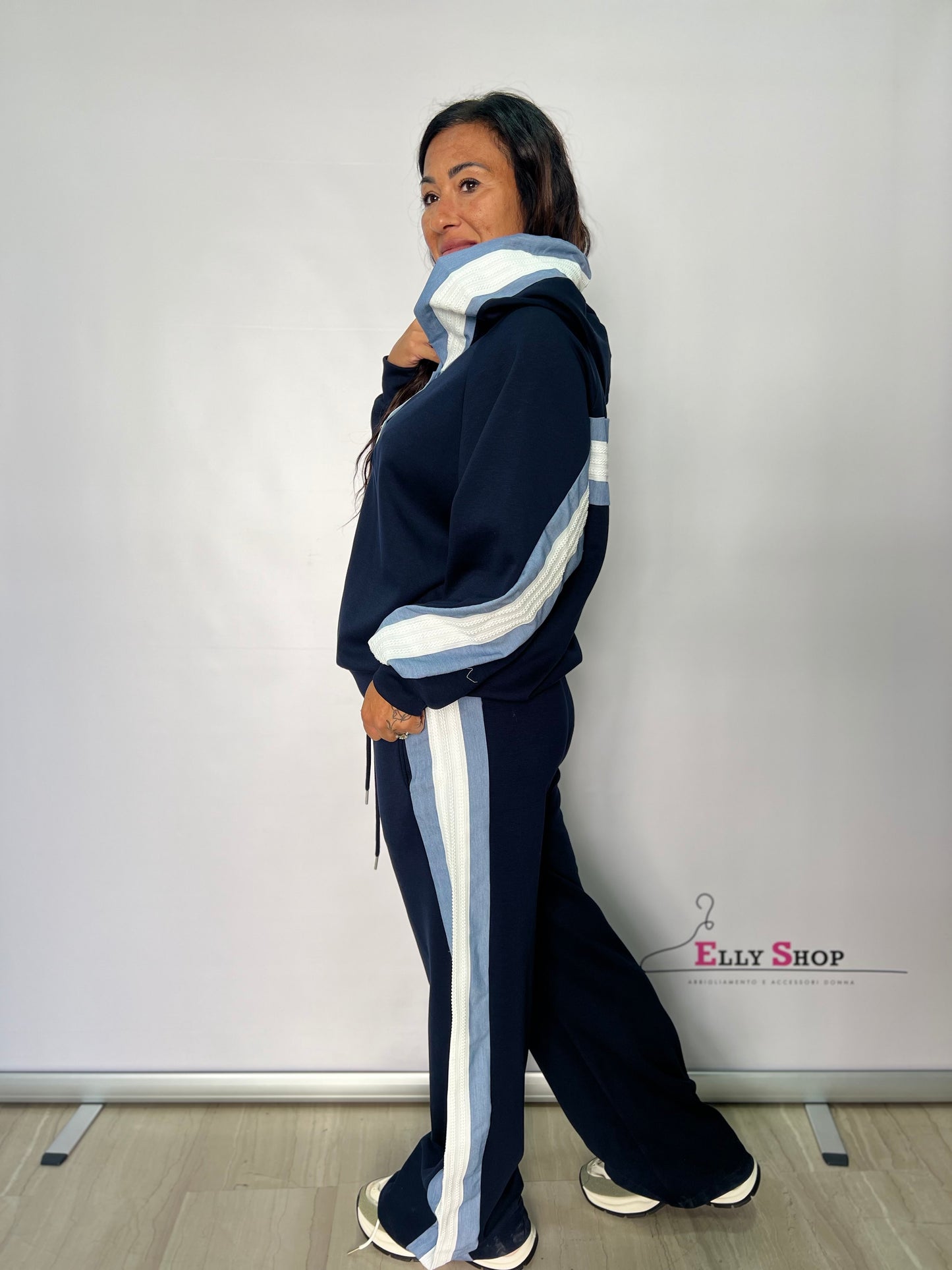 Completo tuta donna con cappuccio e ricamo