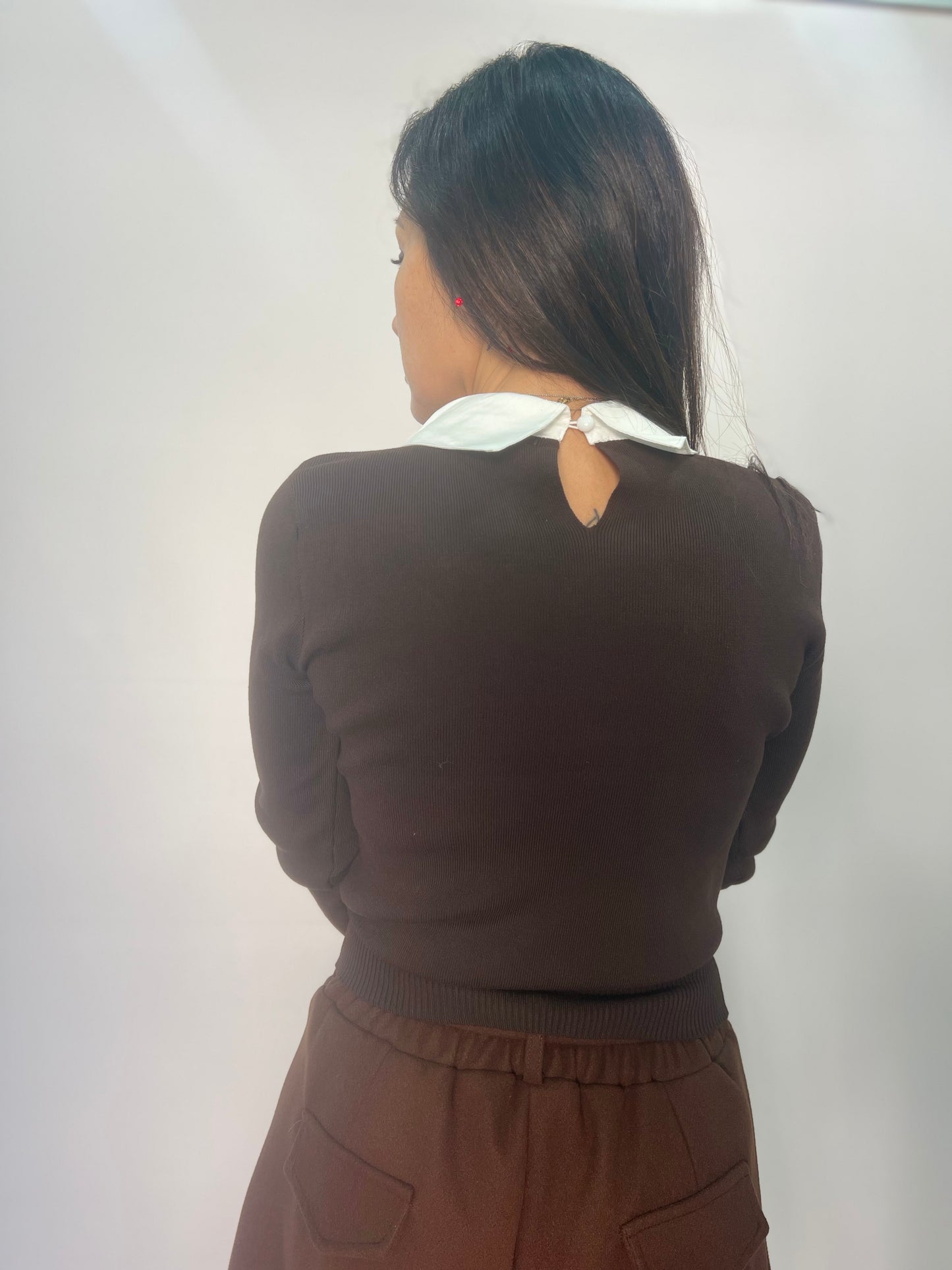 Maglia donna con colletto gioiello elegante