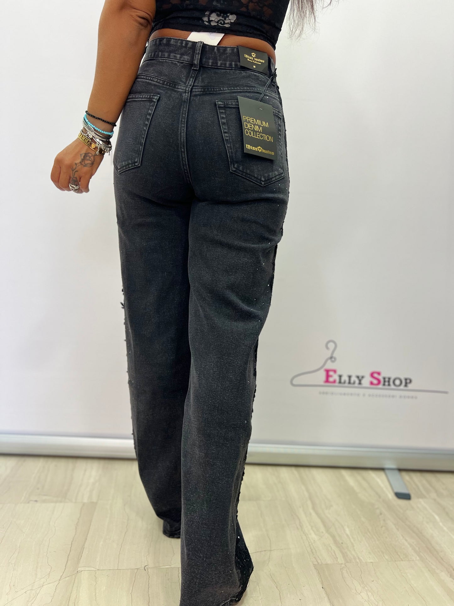 Jeans con merletto e brillantini