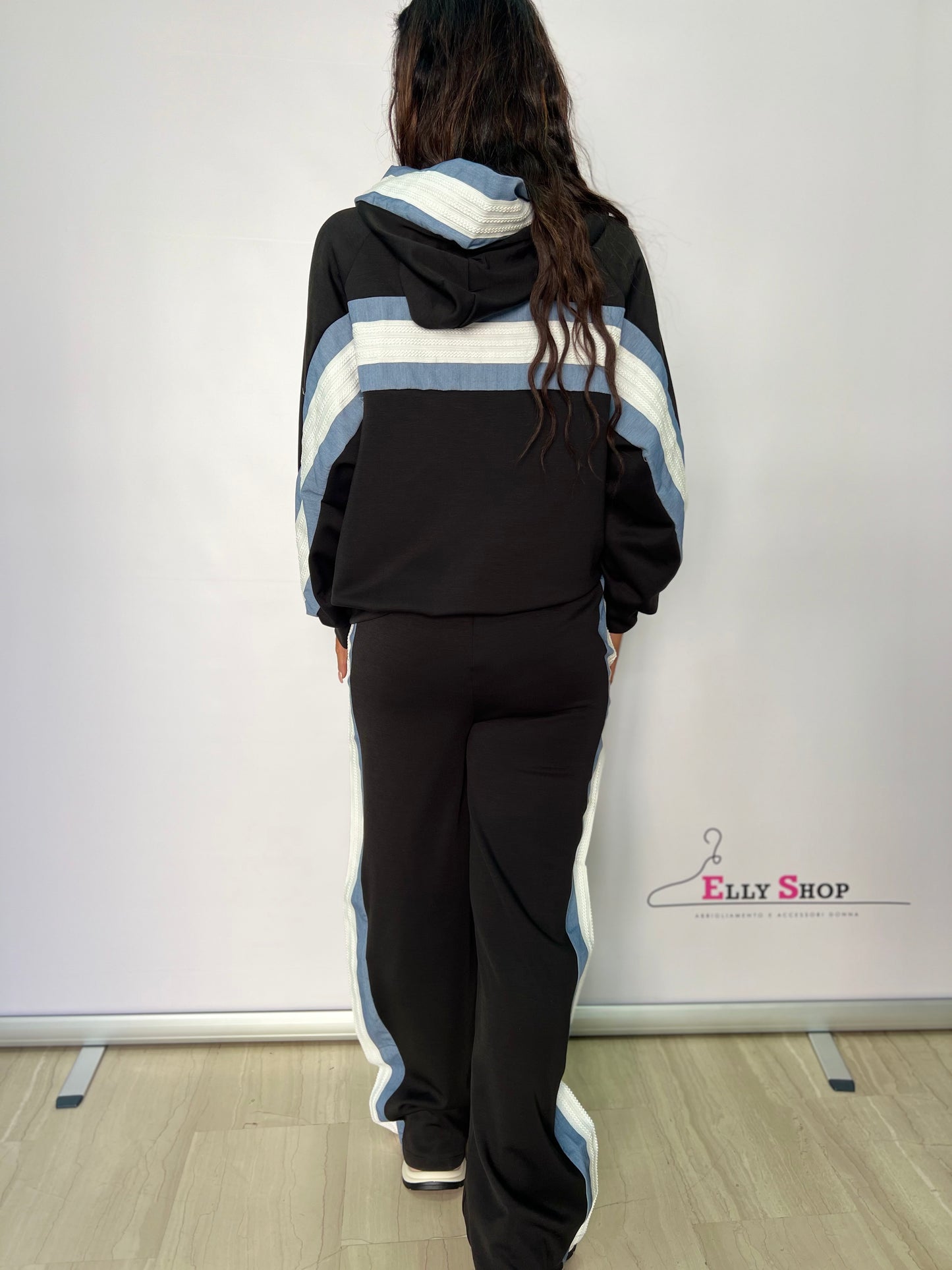 Completo tuta donna con cappuccio e ricamo