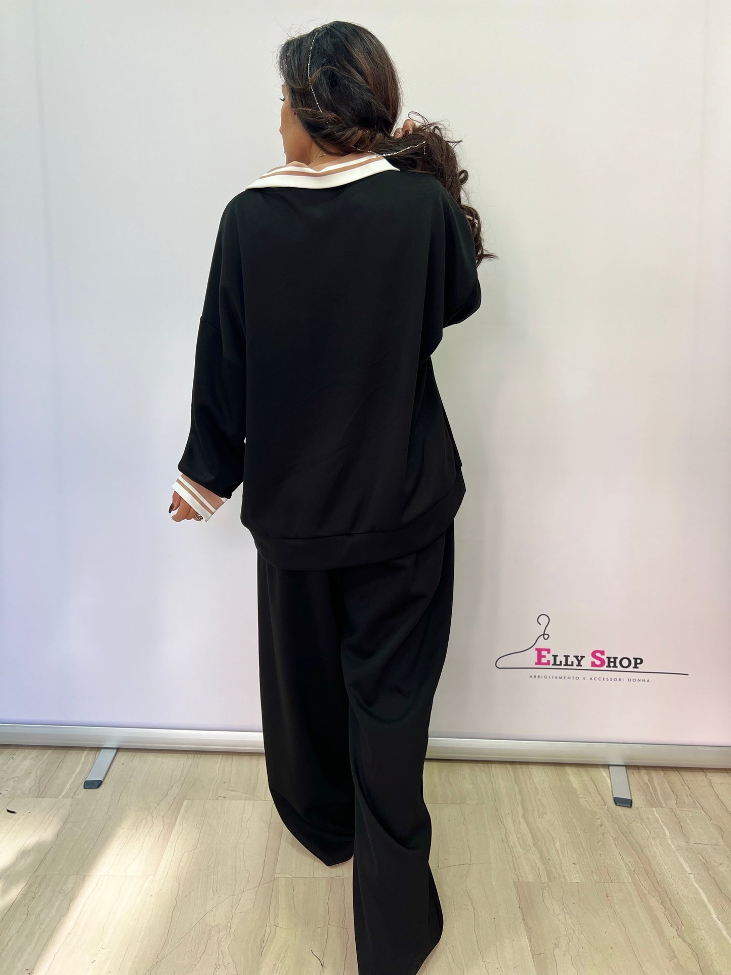 Completo donna curvy con collo a contrasto