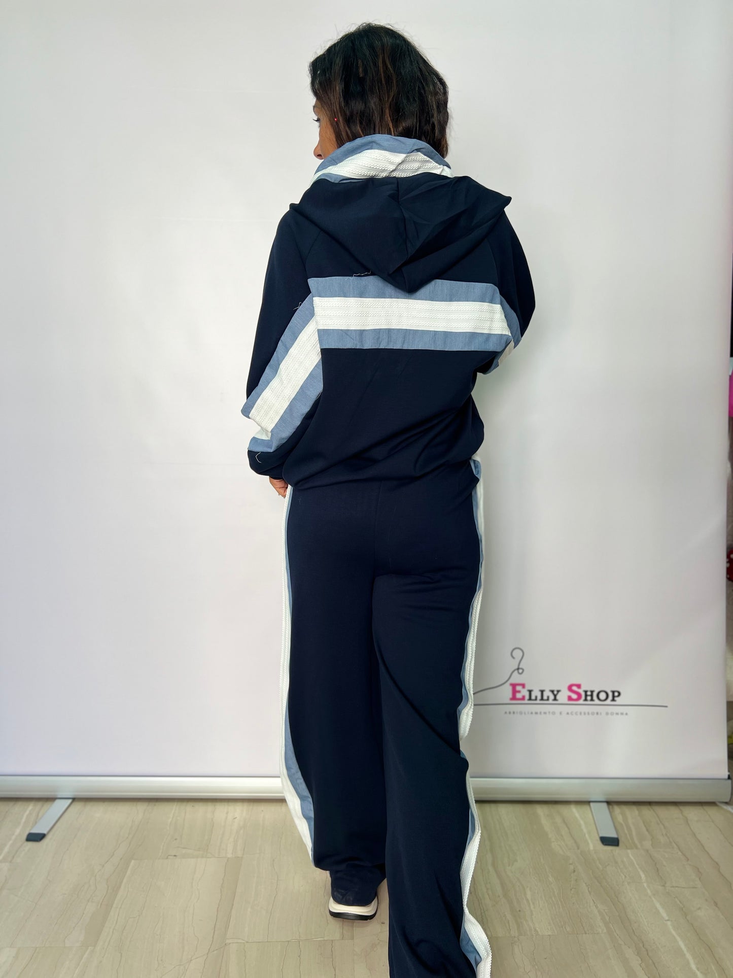 Completo tuta donna con cappuccio e ricamo