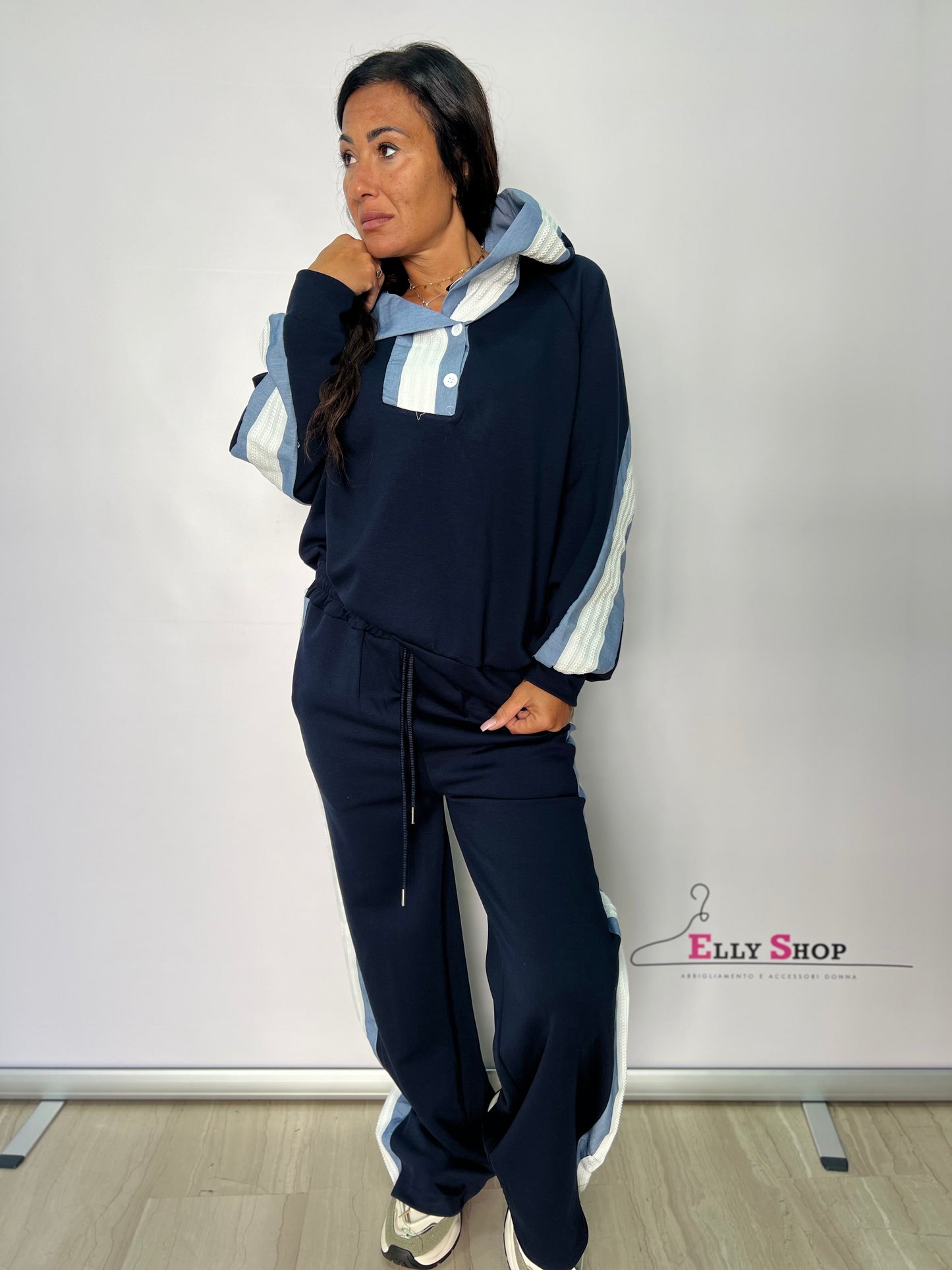 Completo tuta donna con cappuccio e ricamo