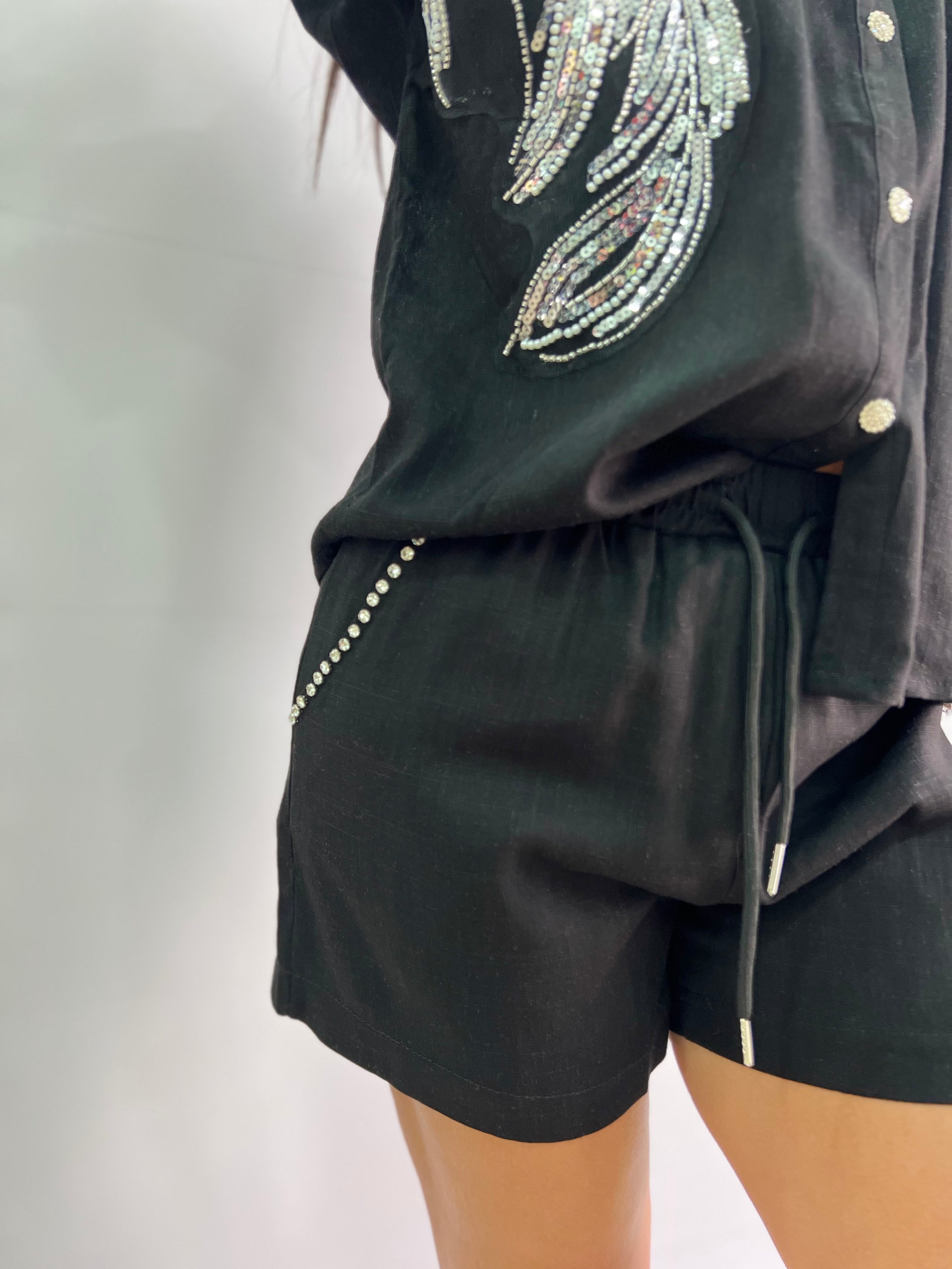 Completo donna in lino camicia con piume in paillettes e shorts – nero, taglia unica L/XL