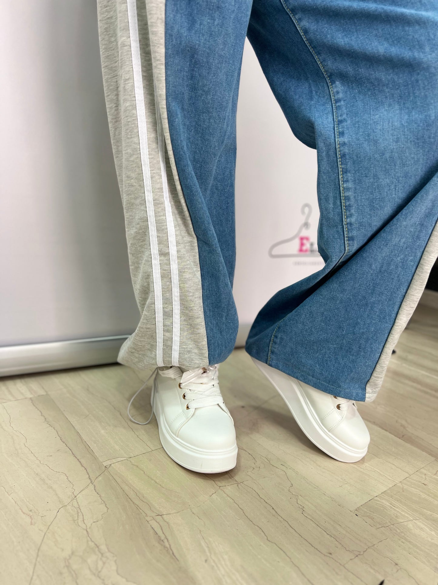 Completo donna sportivo con felpa e pantalone jeans – taglia unica grigia o nera fino a L