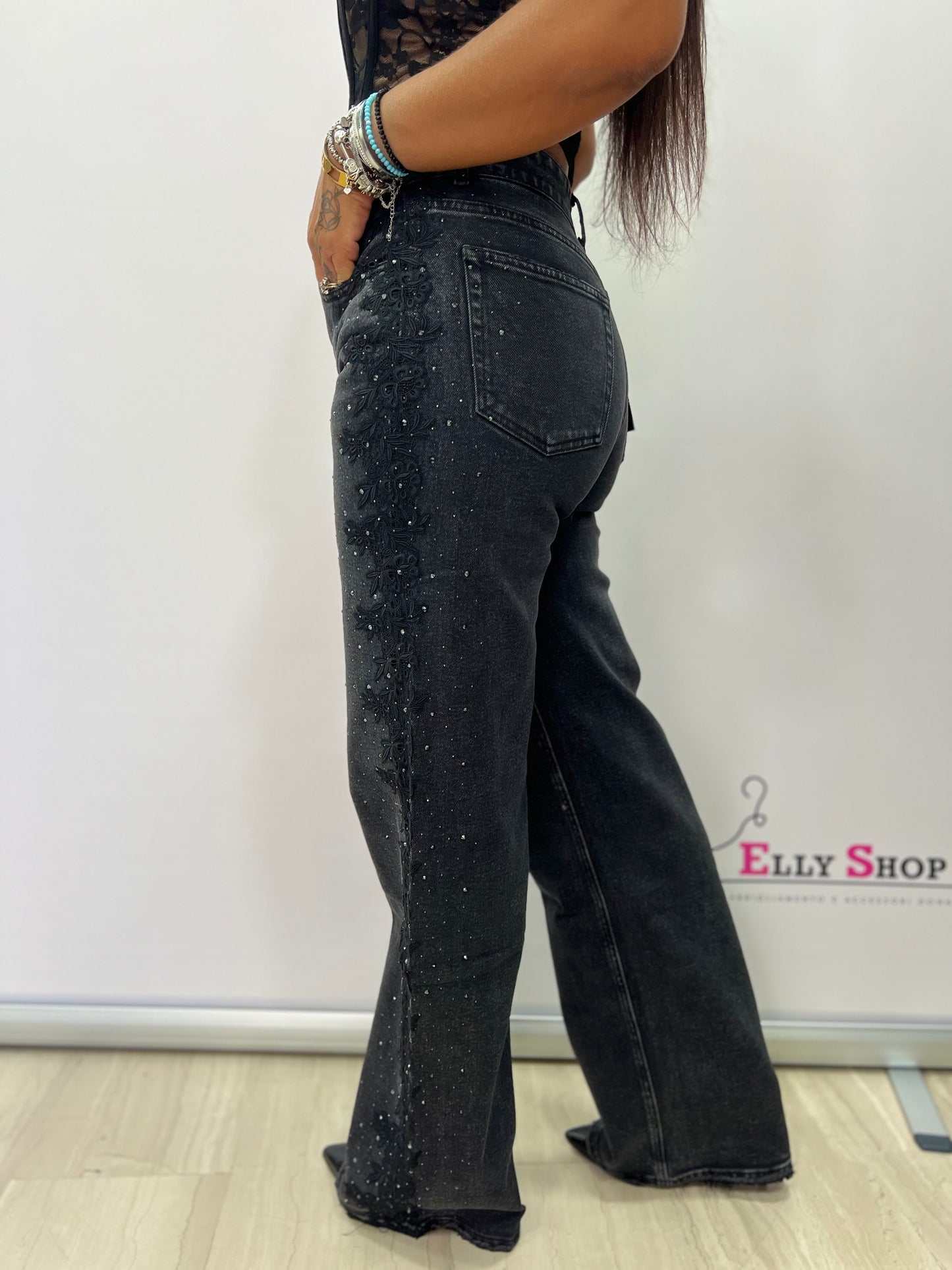 Jeans con merletto e brillantini