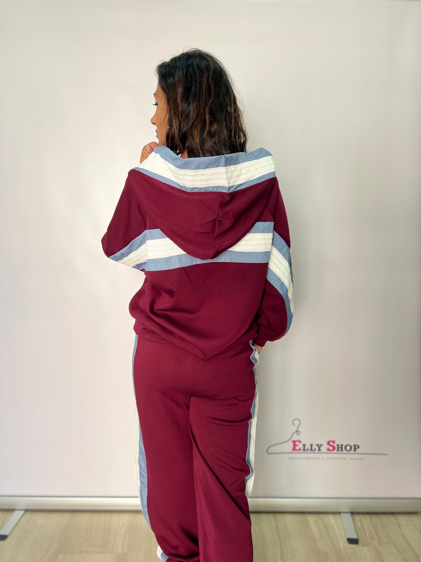 Completo tuta donna con cappuccio e ricamo