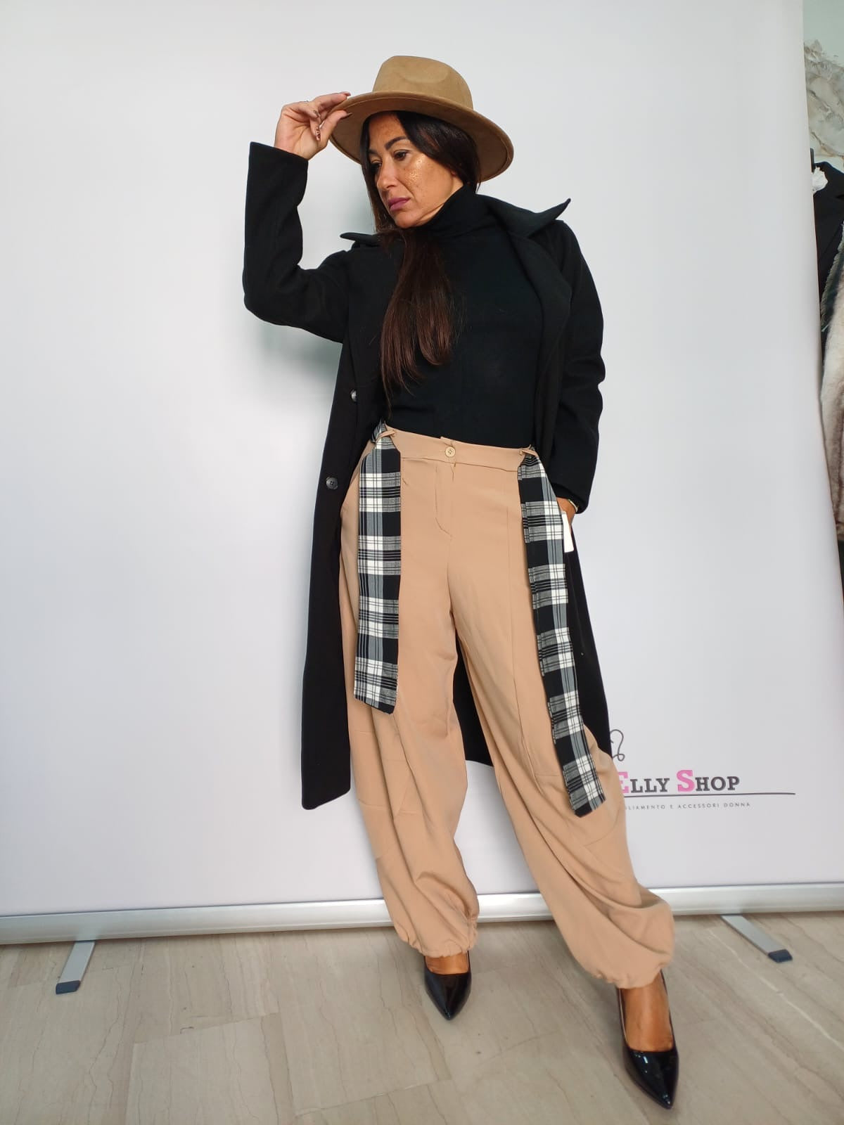 Cappotto lungo nero con cintura donna