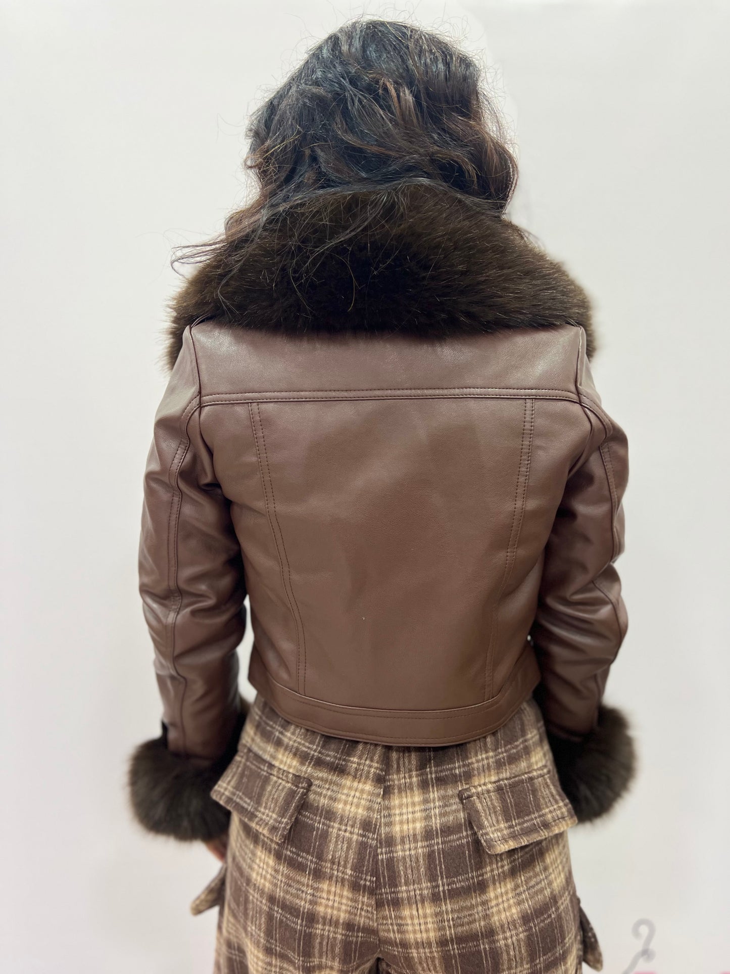 Giacca ecopelle corta con pelliccia removibile