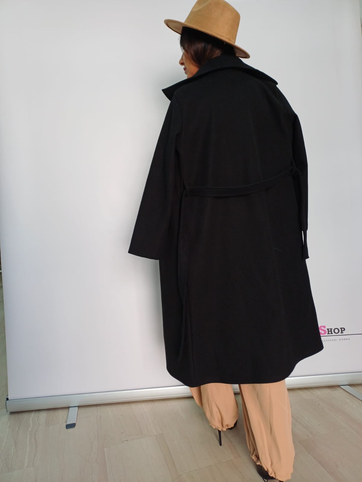 Cappotto lungo nero con cintura donna