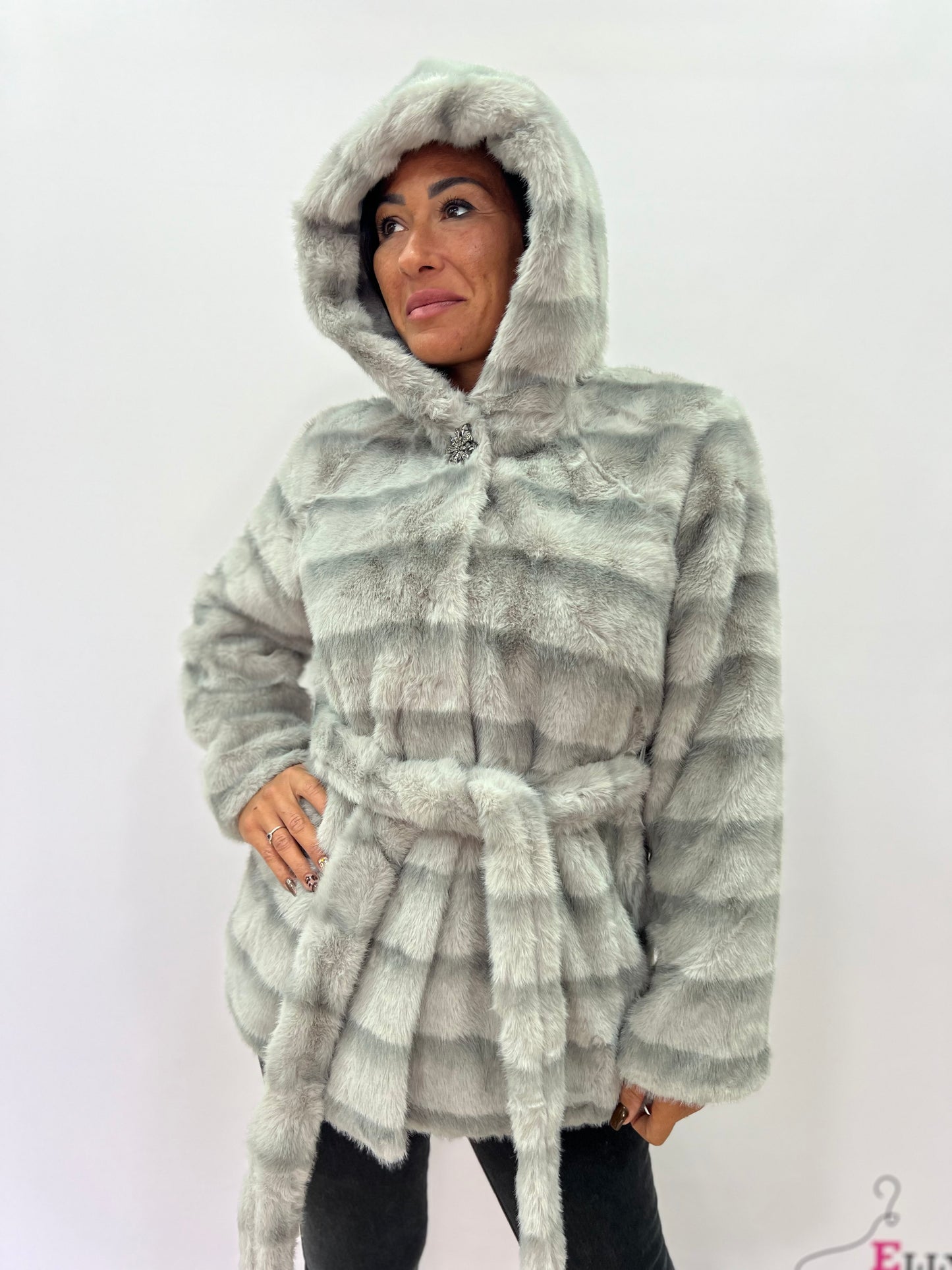 Pelliccia donna modello visone