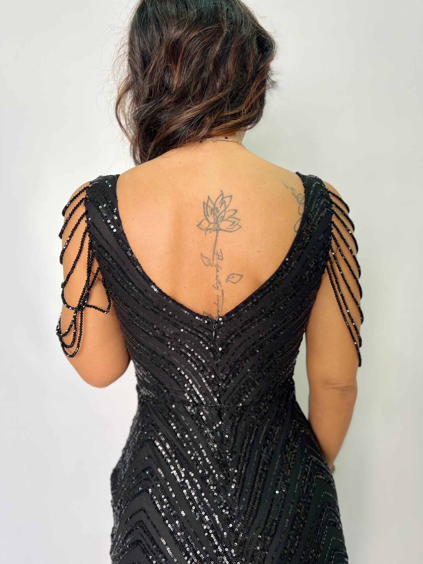 Abito da Sera Elegante Nero con Paillettes e Maniche a Catena - Vestito Lungo Donna