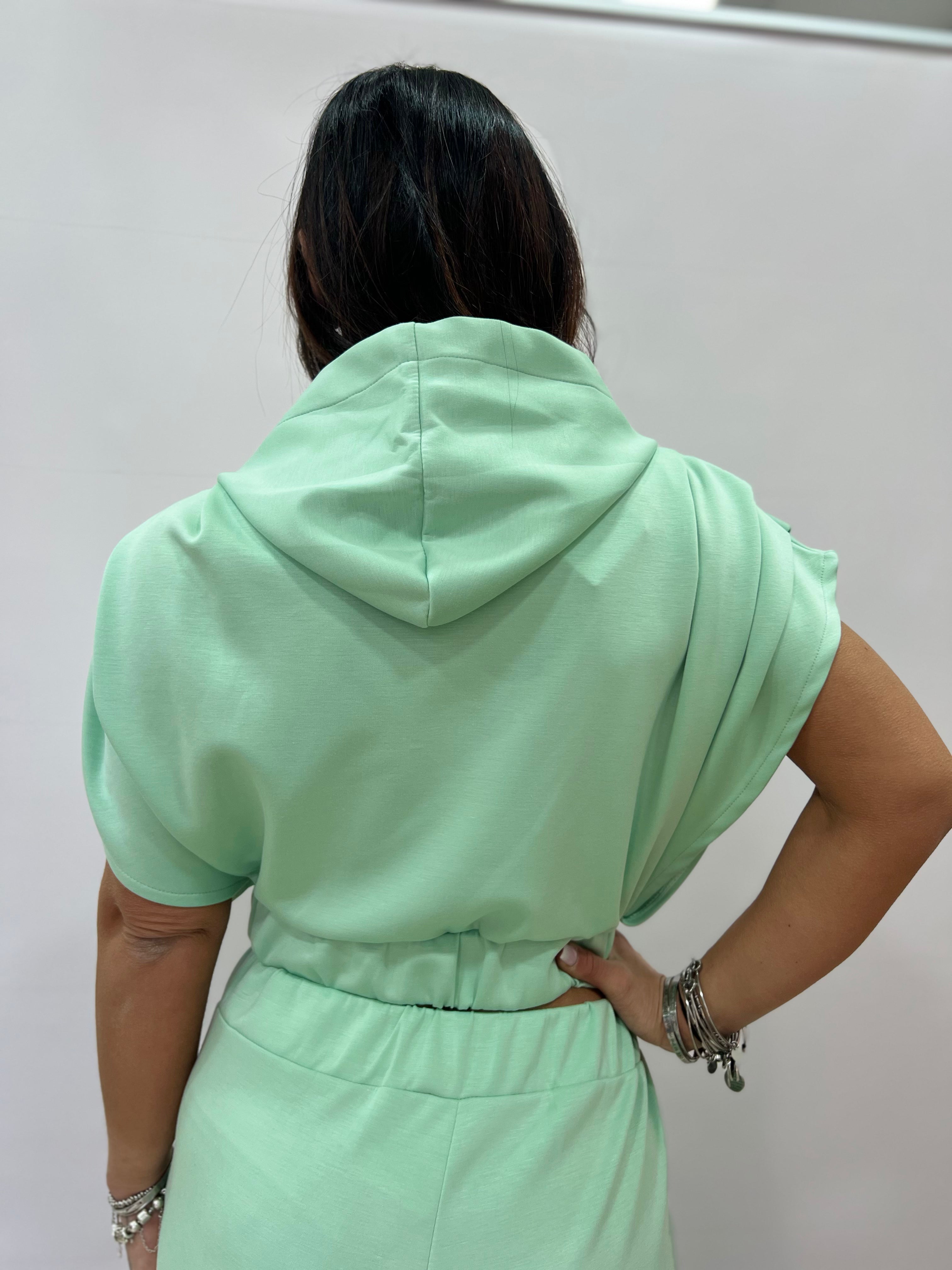 Completo Donna Casual Estivo con Cappuccio, Pantaloni Larghi - Disponibile in Più Colori
