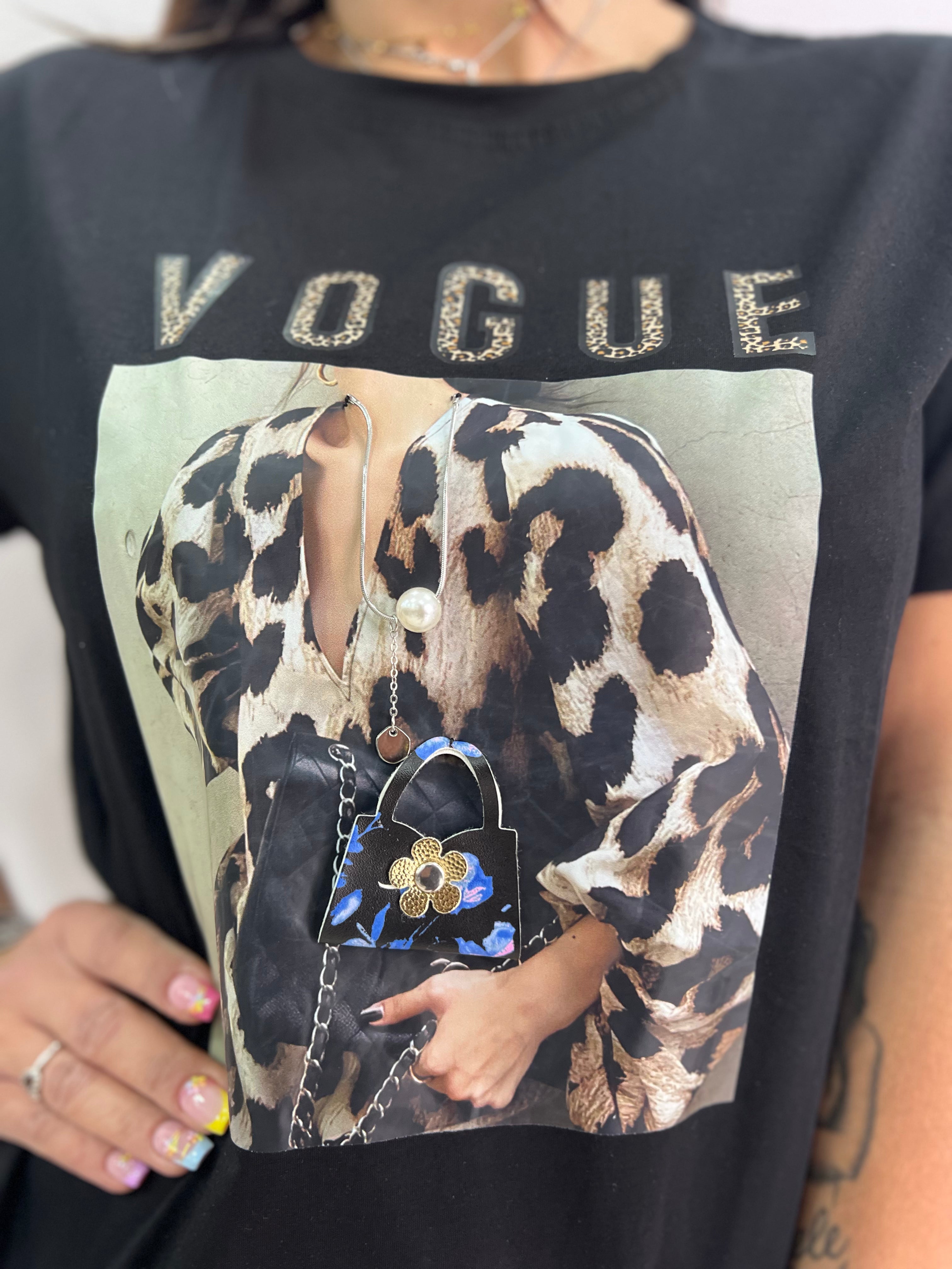 T-shirt donna "VOGUE" con stampa fashion e fiocco animalier – bianca o nera SM/LXL