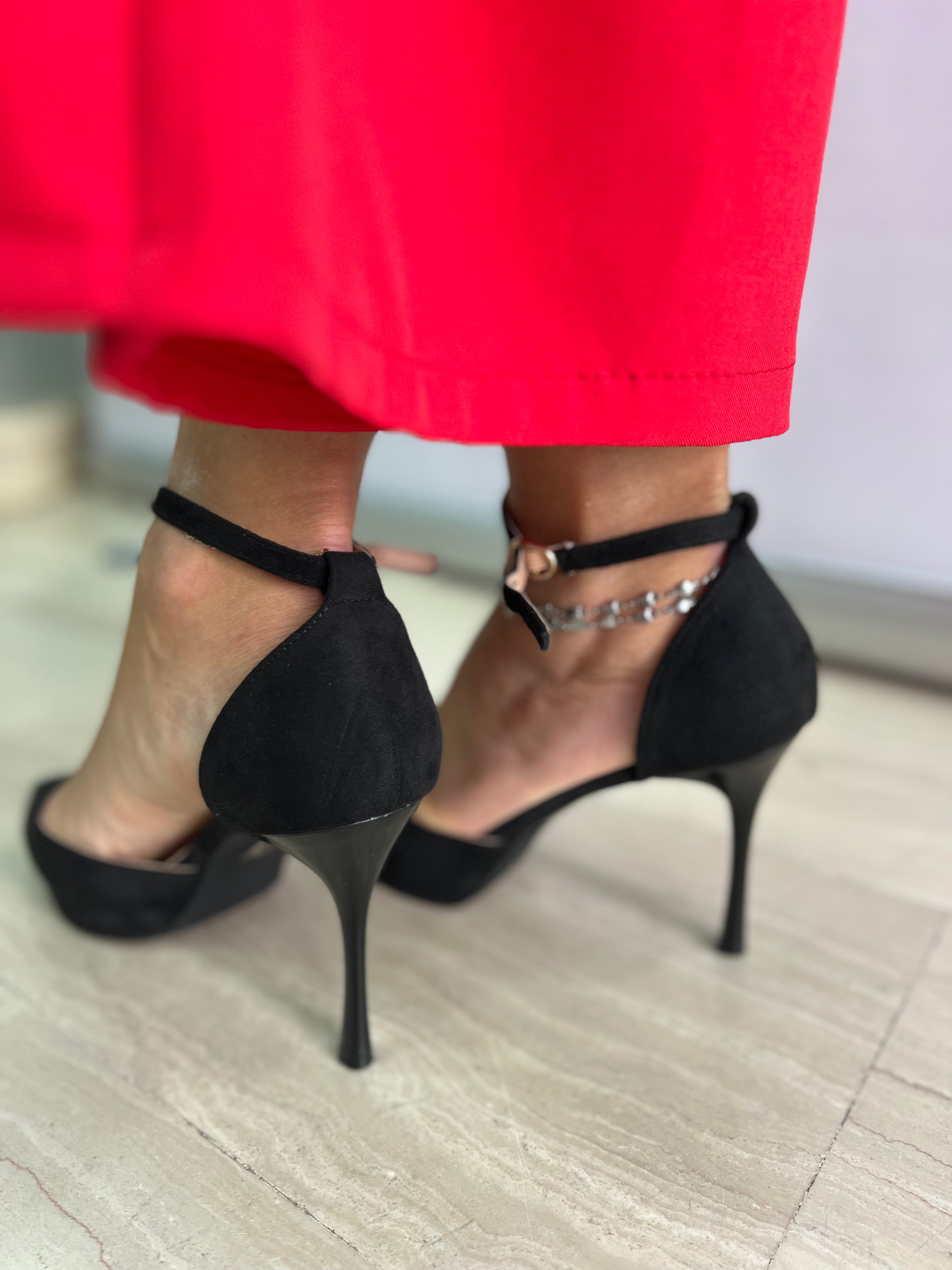 Décolleté Beige e Nere a Punta con Tacco e Cinturino