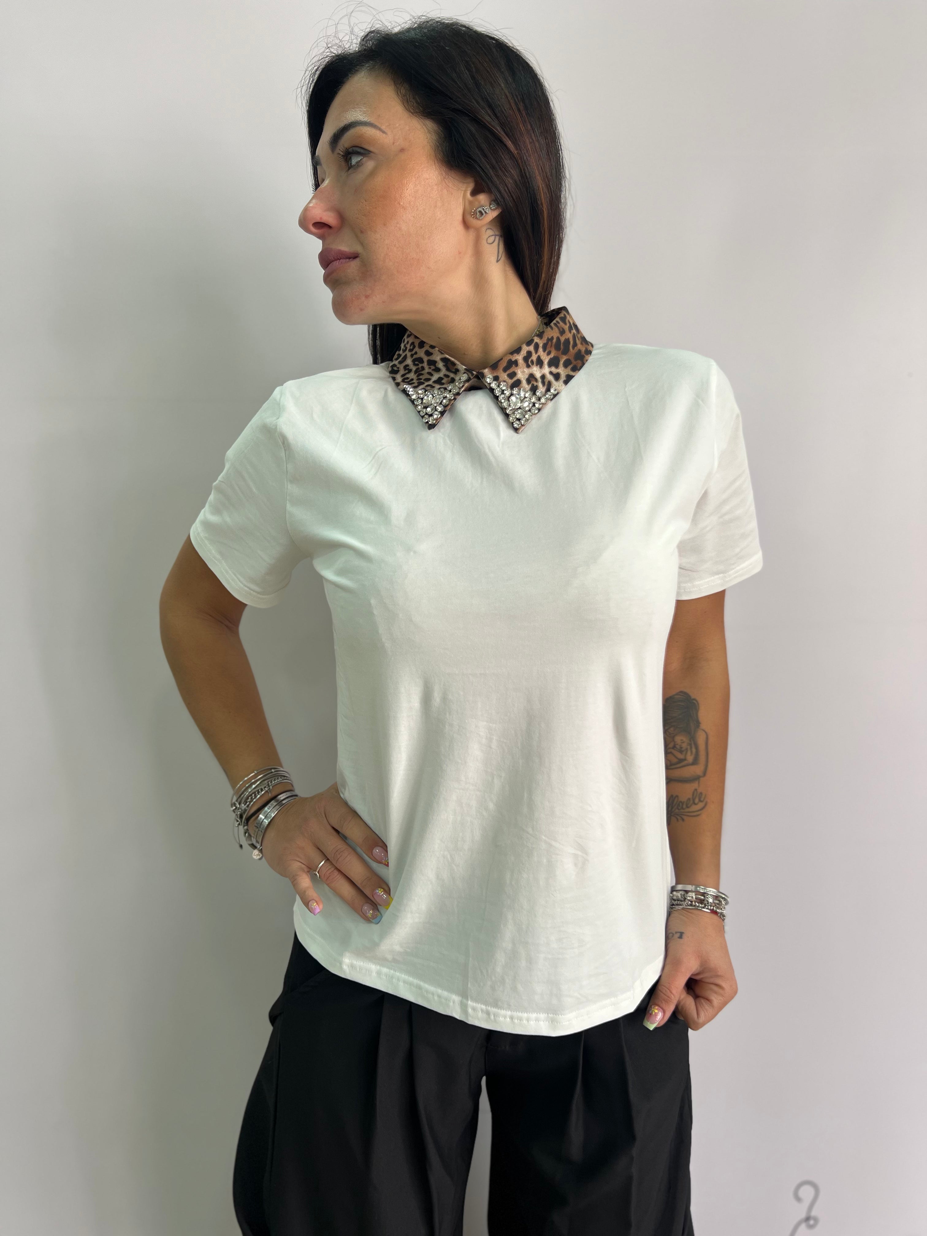T-shirt donna con colletto leopardato e strass – elegante nera o bianca S/M/ e L/XL