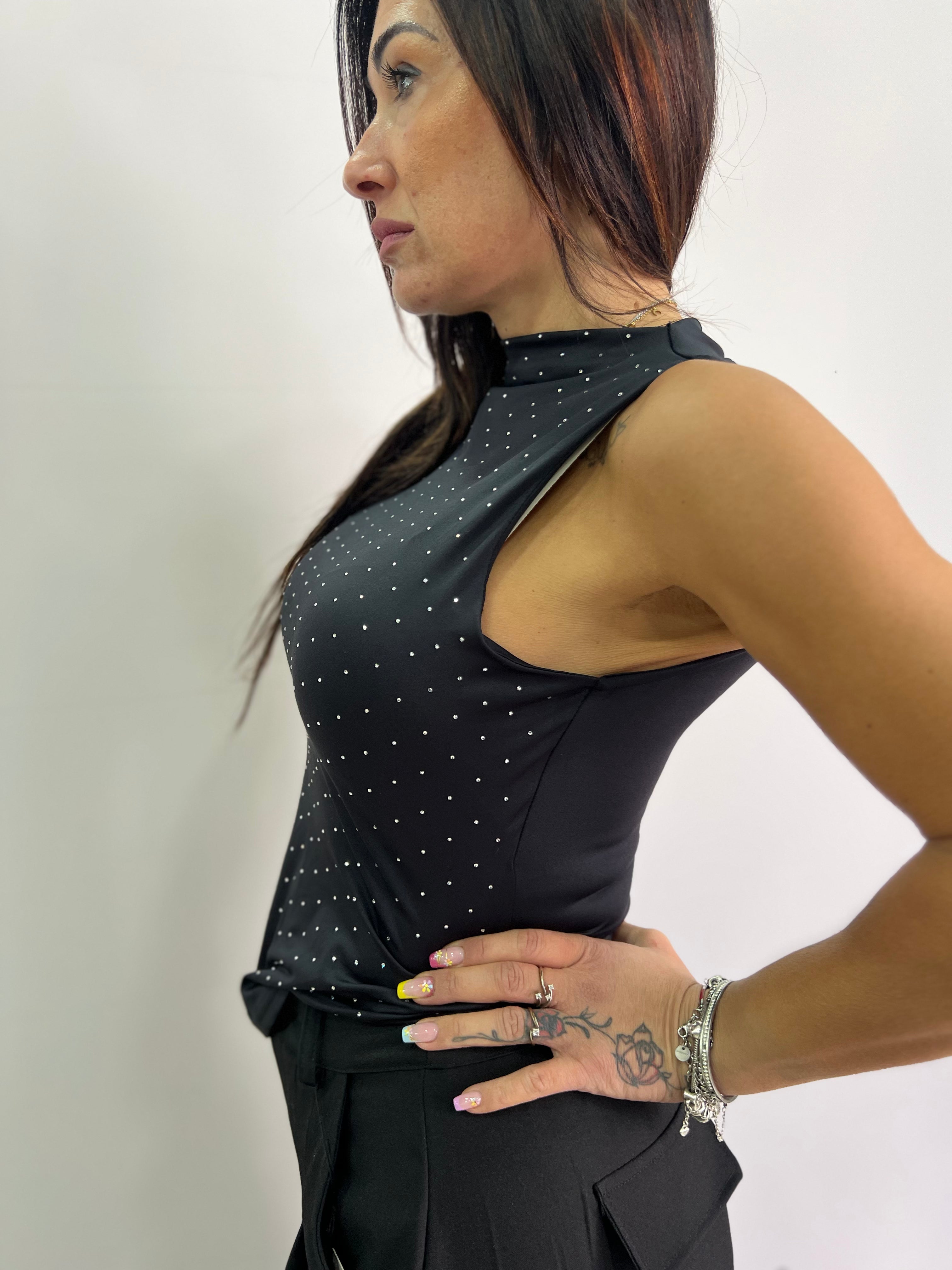 Top smanicato donna con brillantini – elegante e disponibile in bianco o nero