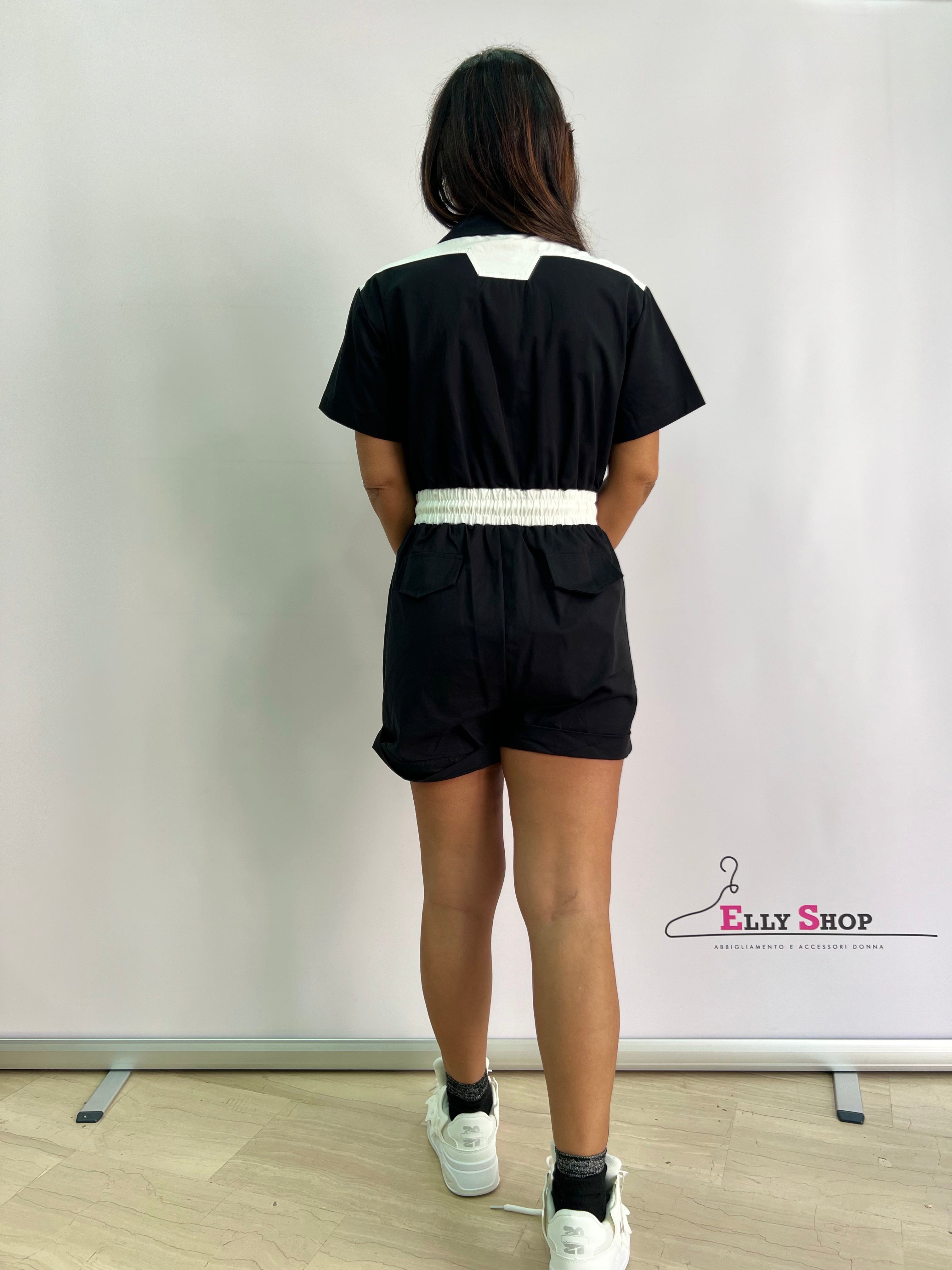 Tuta corta donna con coulisse in vita e dettagli a contrasto – disponibile nero o rosa