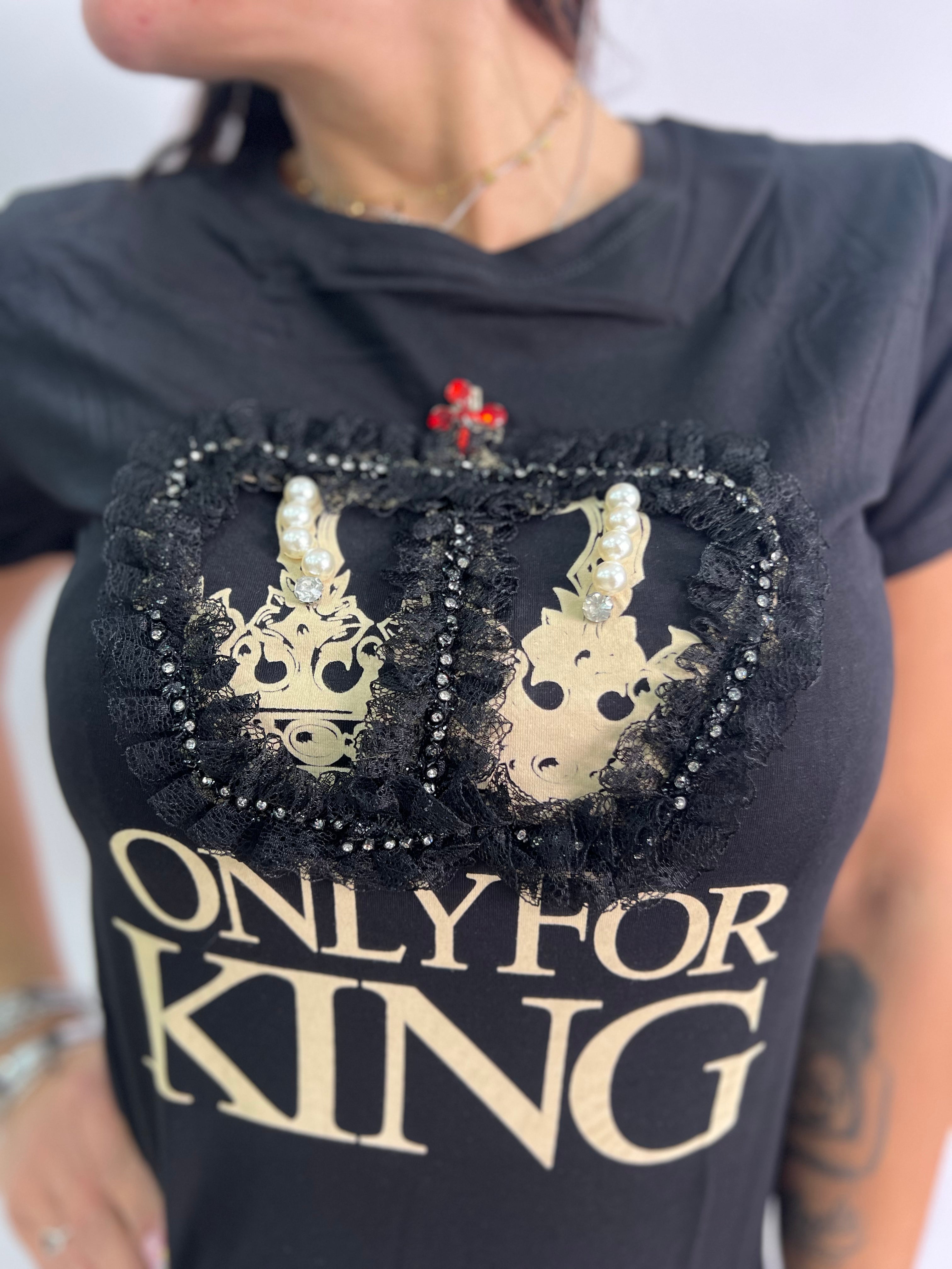 T-shirt donna "ONLY FOR KING" con corona gioiello – disponibile in bianco e nero