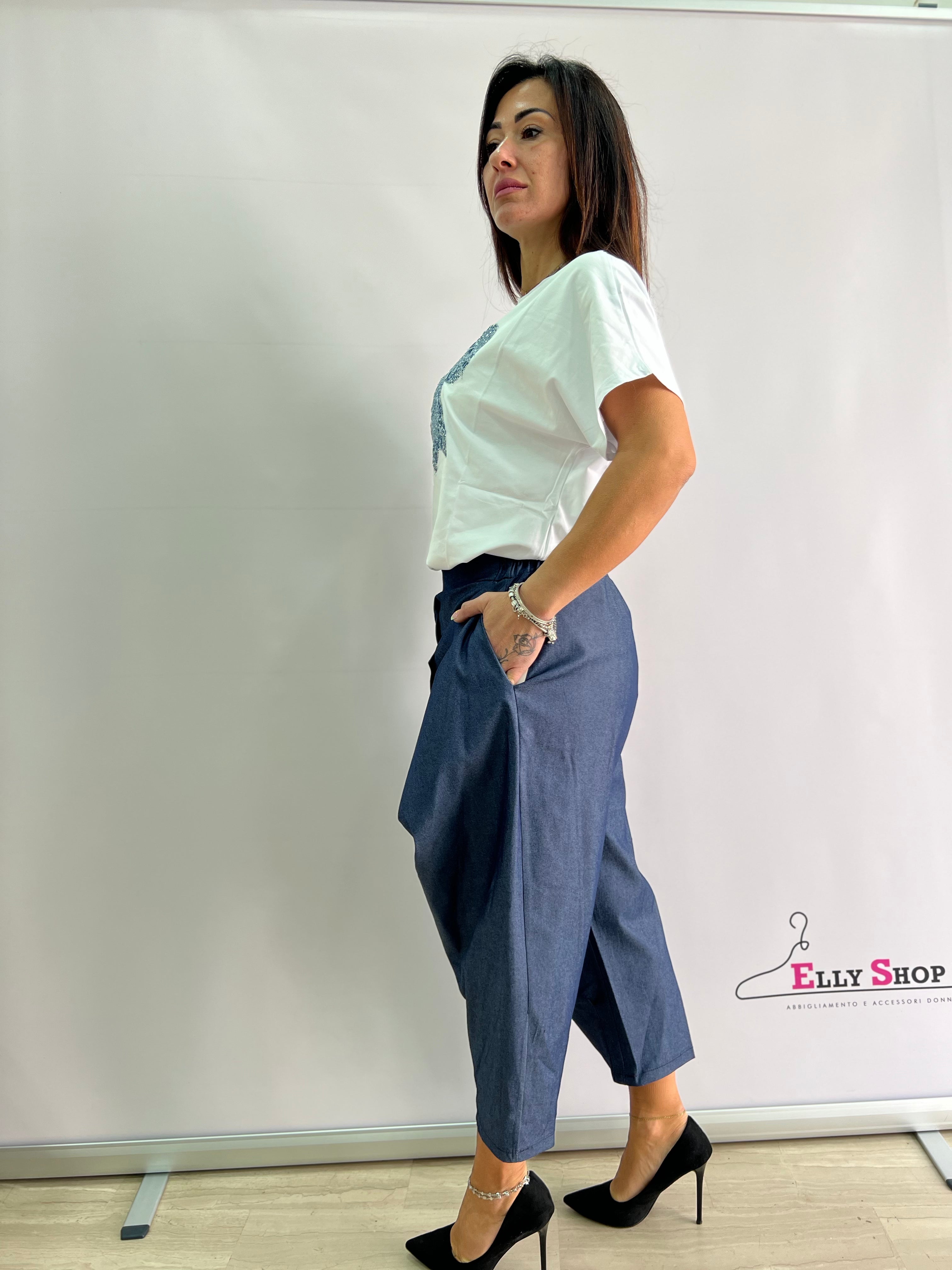 Coordinato Casual Chic con T-shirt con Fiocco e Pantaloni a Vita Alta