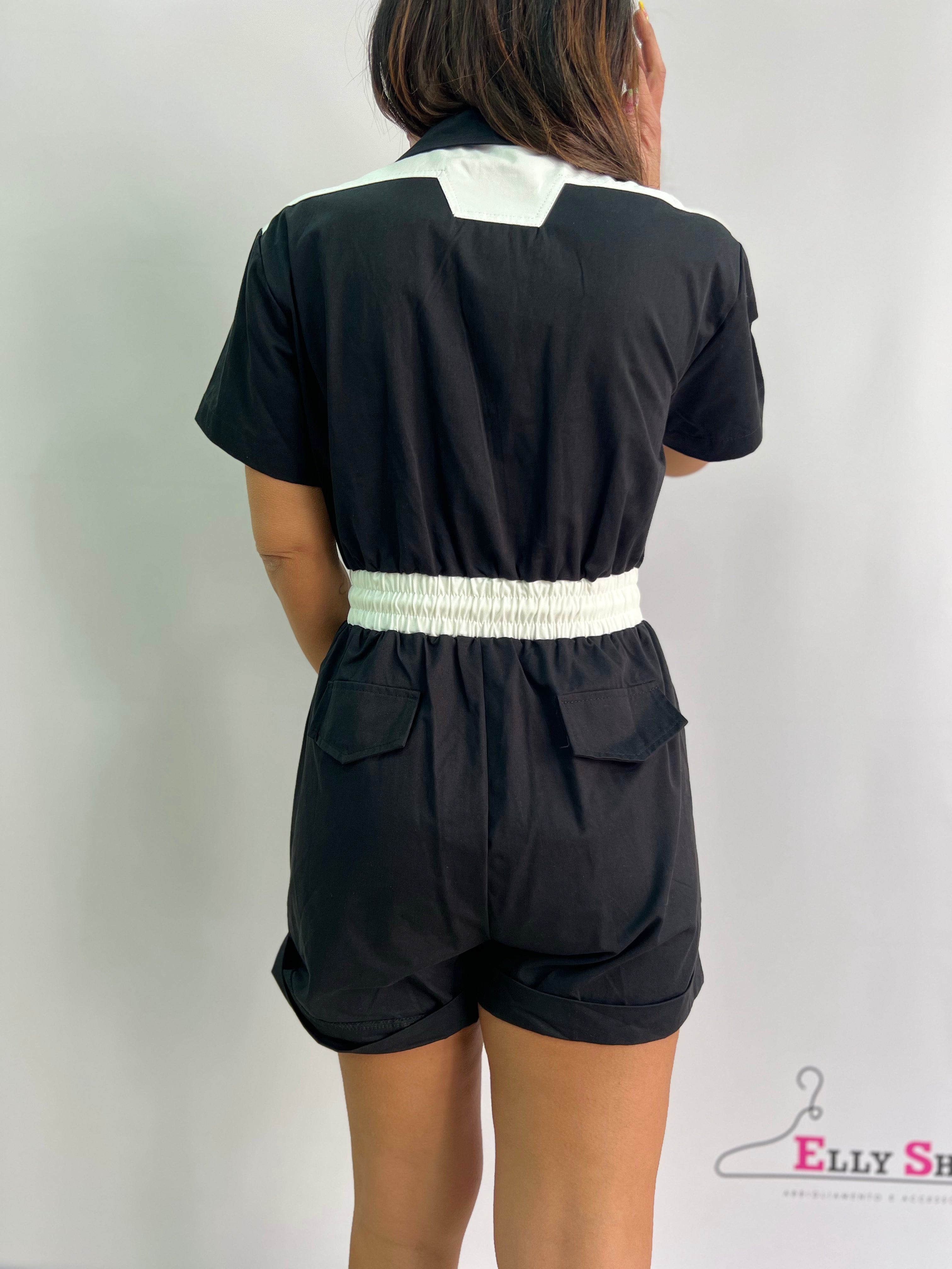 Tuta corta donna con coulisse in vita e dettagli a contrasto – disponibile nero o rosa