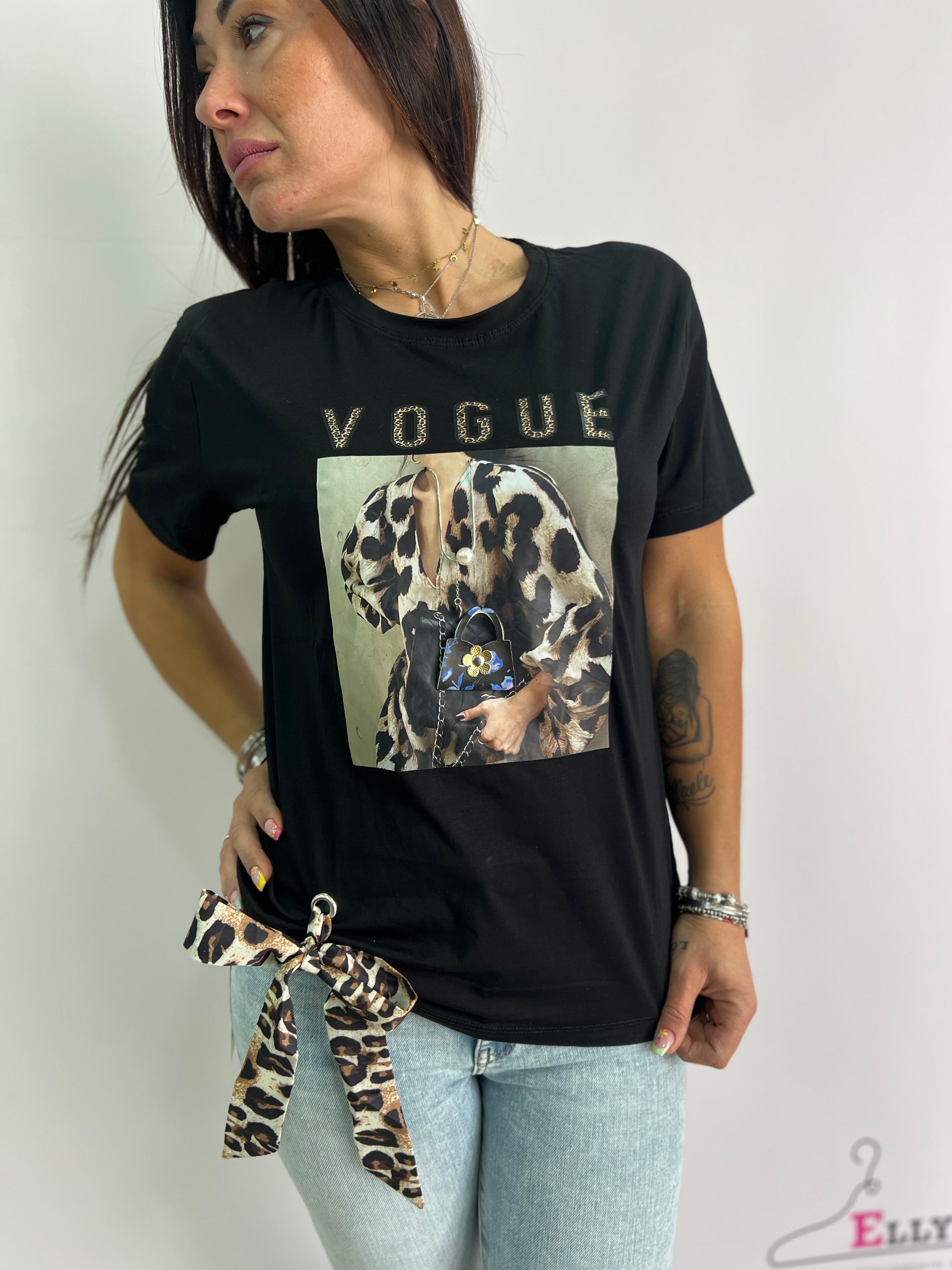 T-shirt donna "VOGUE" con stampa fashion e fiocco animalier – bianca o nera SM/LXL