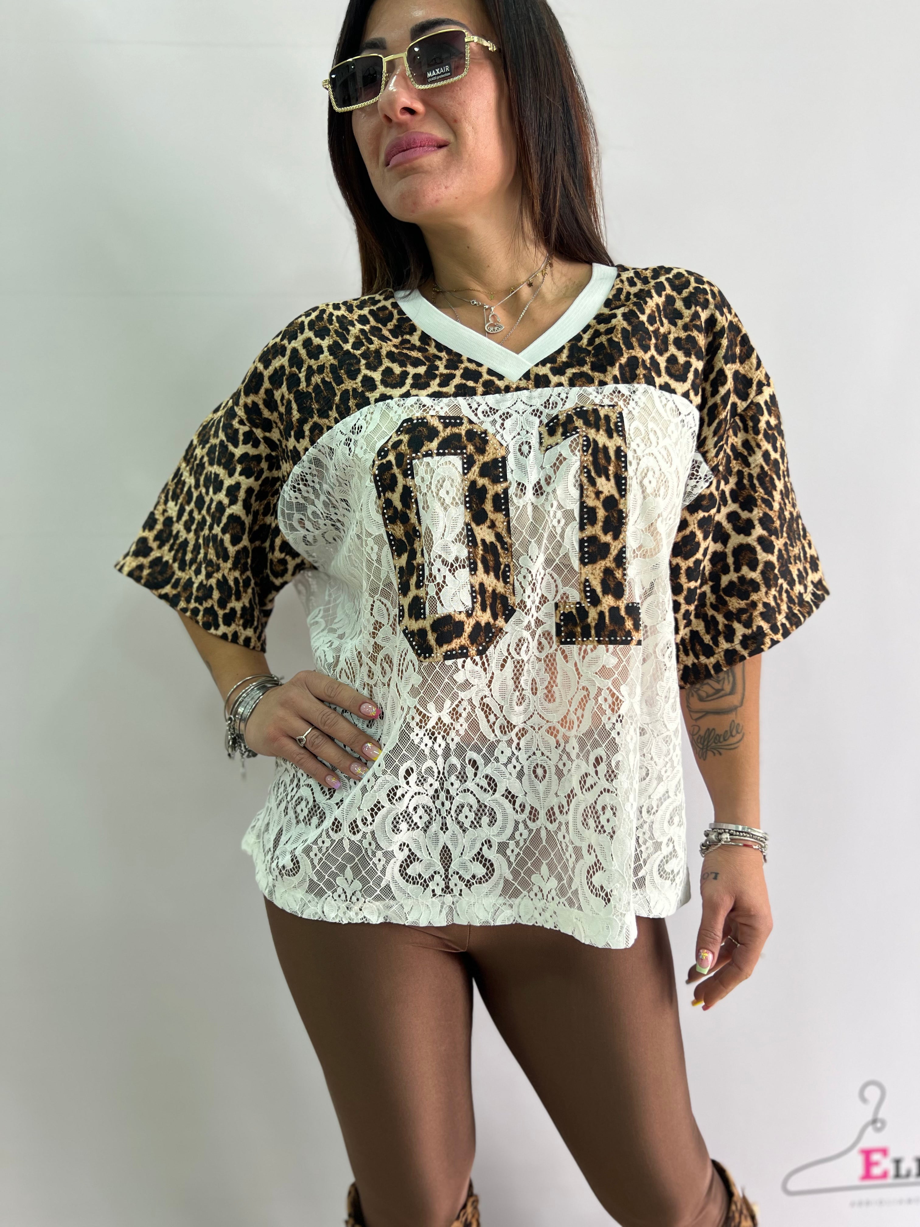 Maglietta Leopardata con Inserti in Pizzo e Scritta Glitter