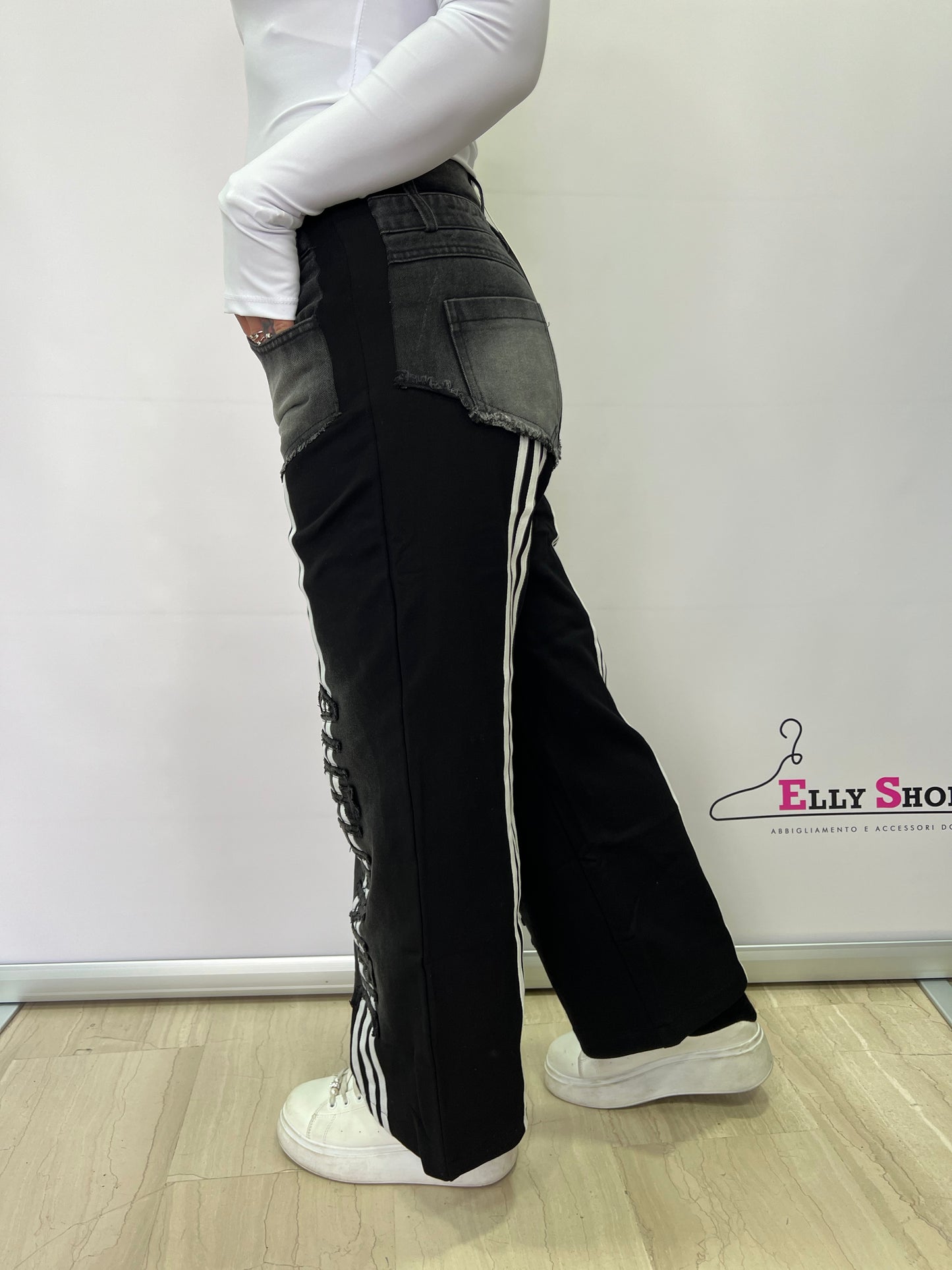 Damen High Waist Wide Leg Jeans mit sportlichen Details