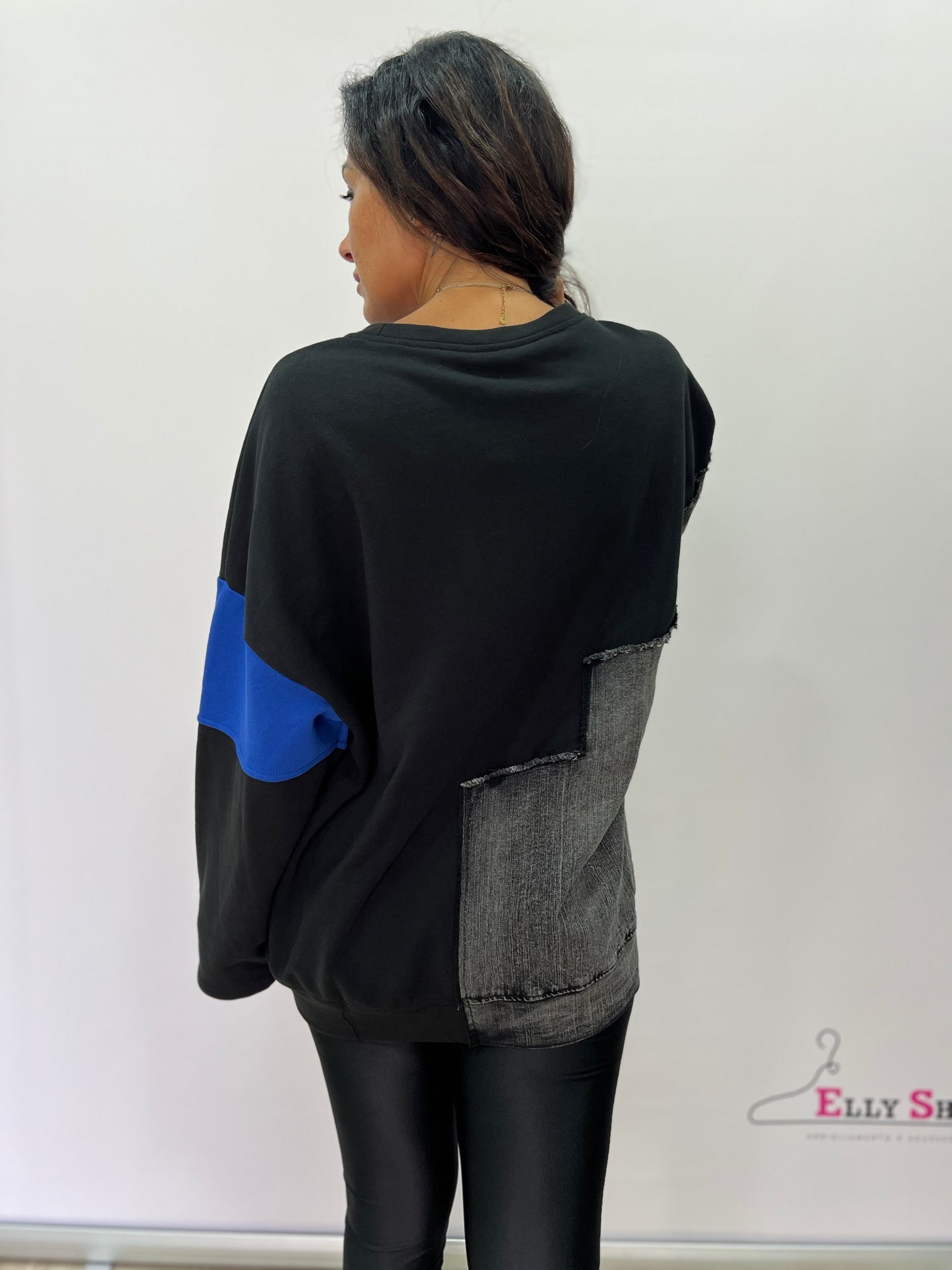 Felpa stoffa e jeans con fantasie colorate