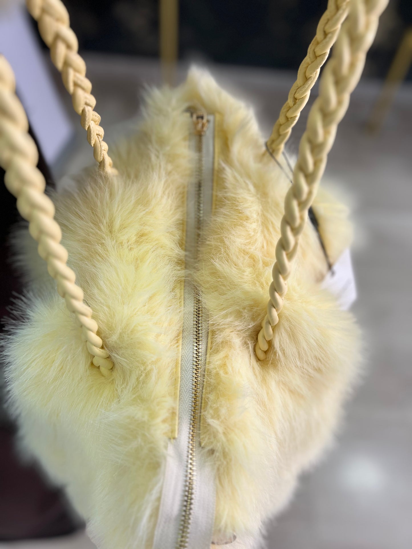 Borsa in pelliccia gialla