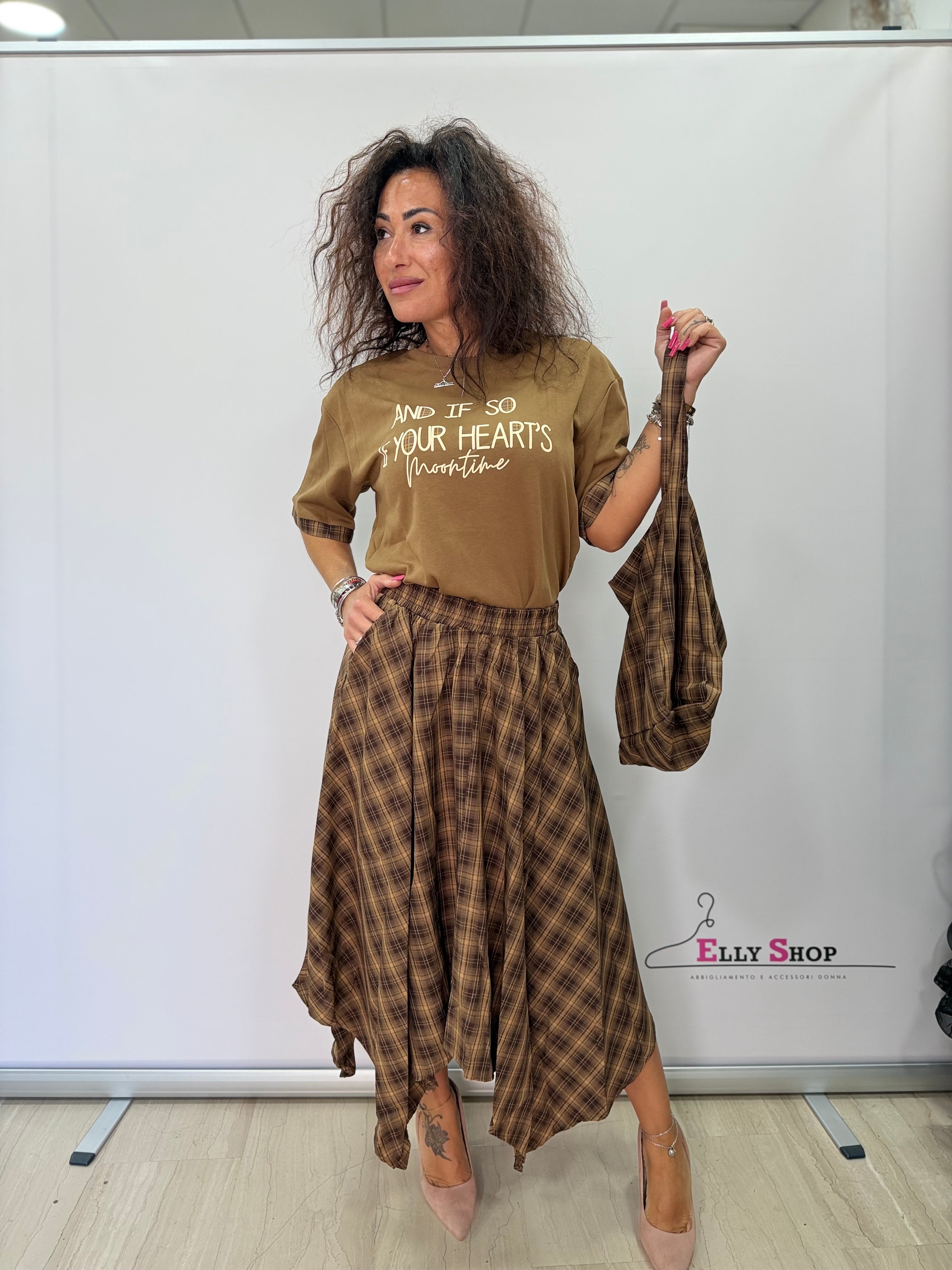 Completo donna gonna quadri e t-shirt E borsa