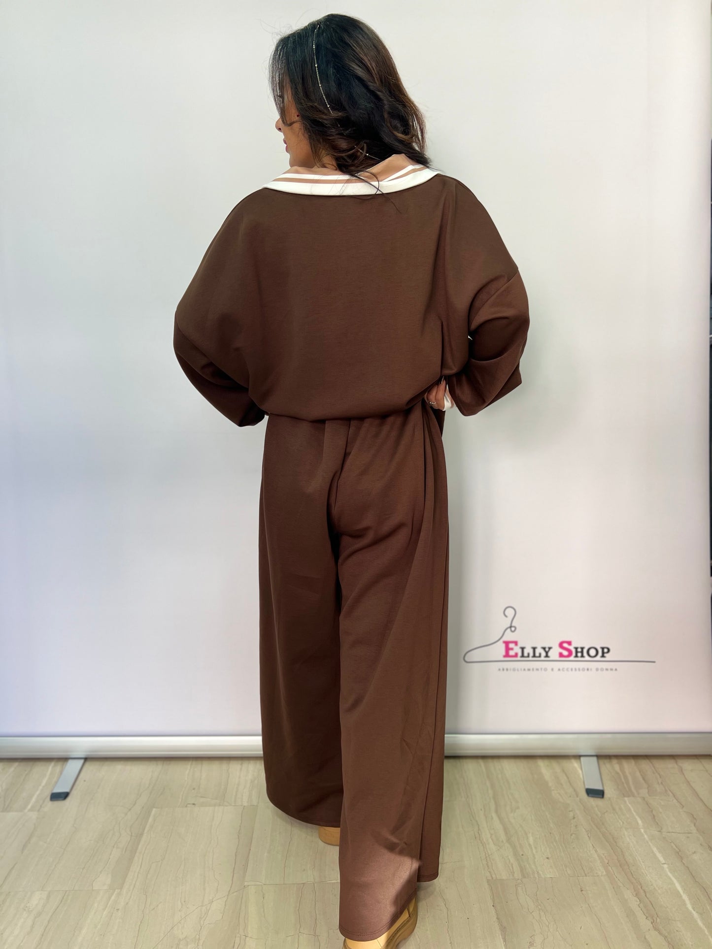 Completo donna curvy con collo a contrasto