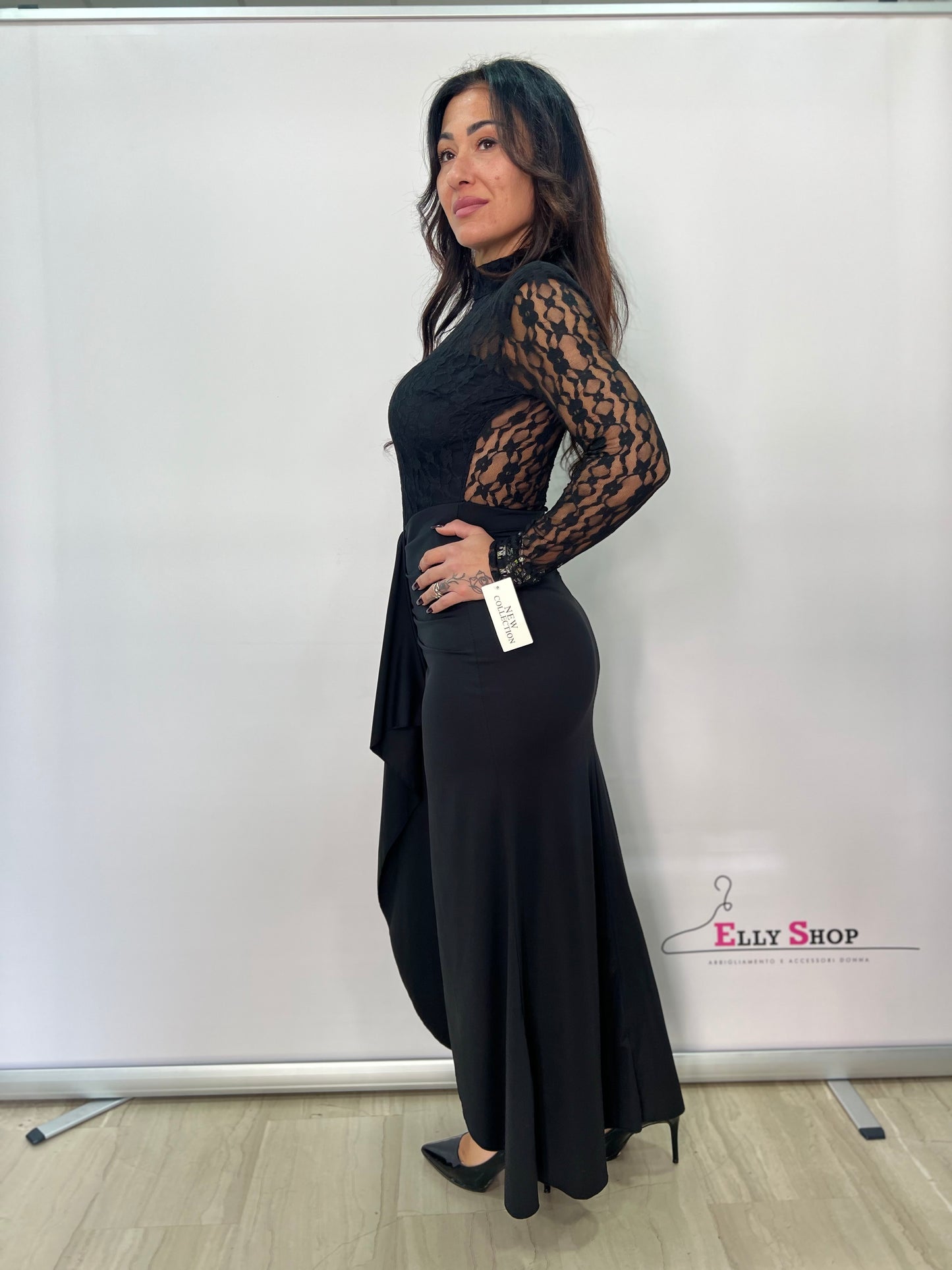 Abito lungo elegante in pizzo con spacco