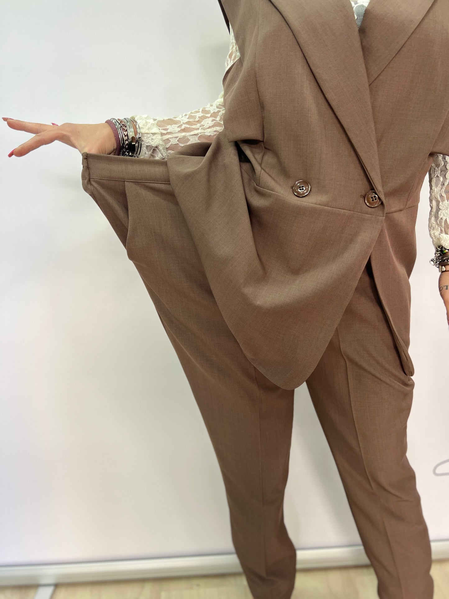 Completo donna curvy elegante con gilet