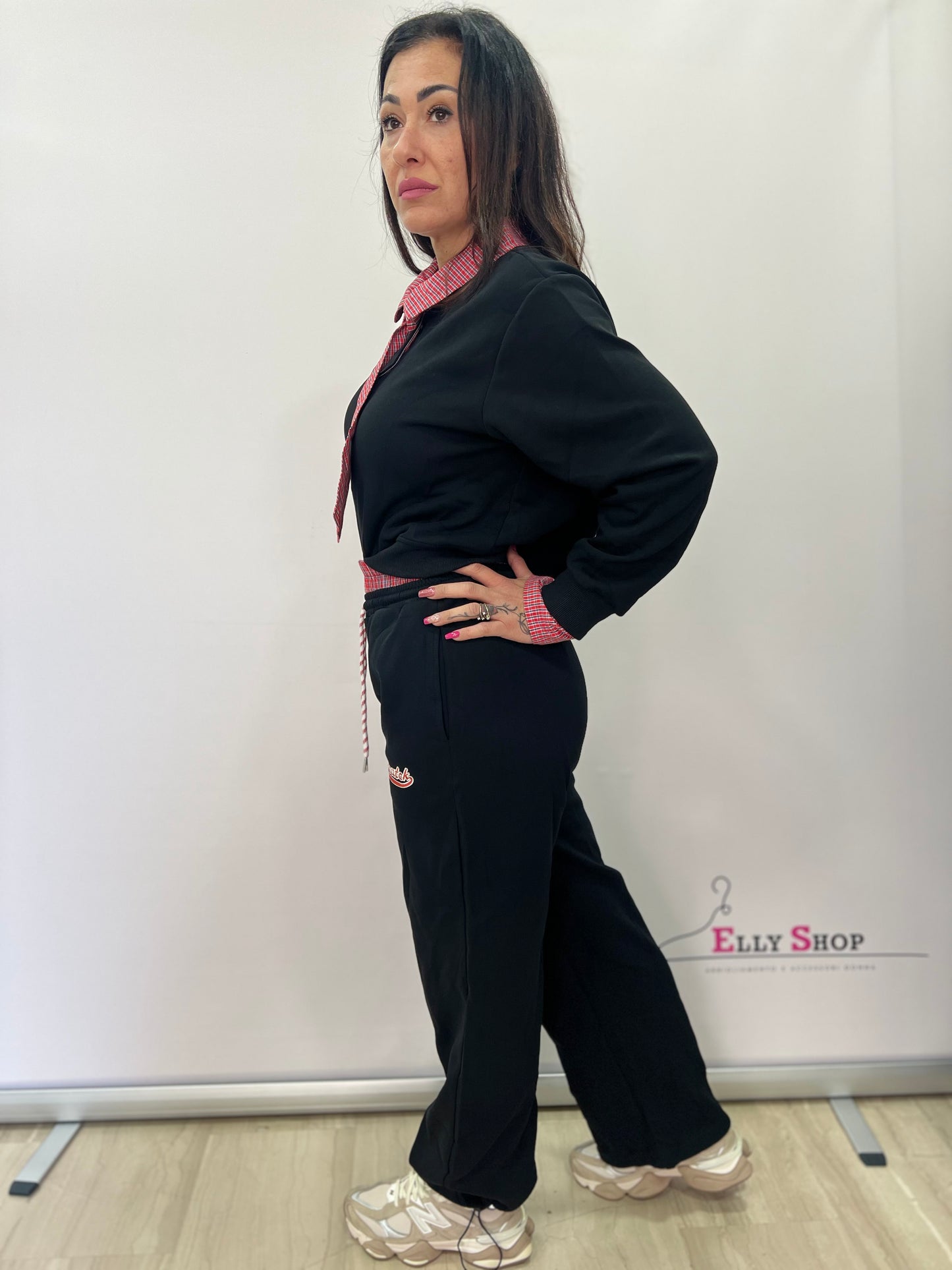 Tuta sportiva donna nera con camicia integrata