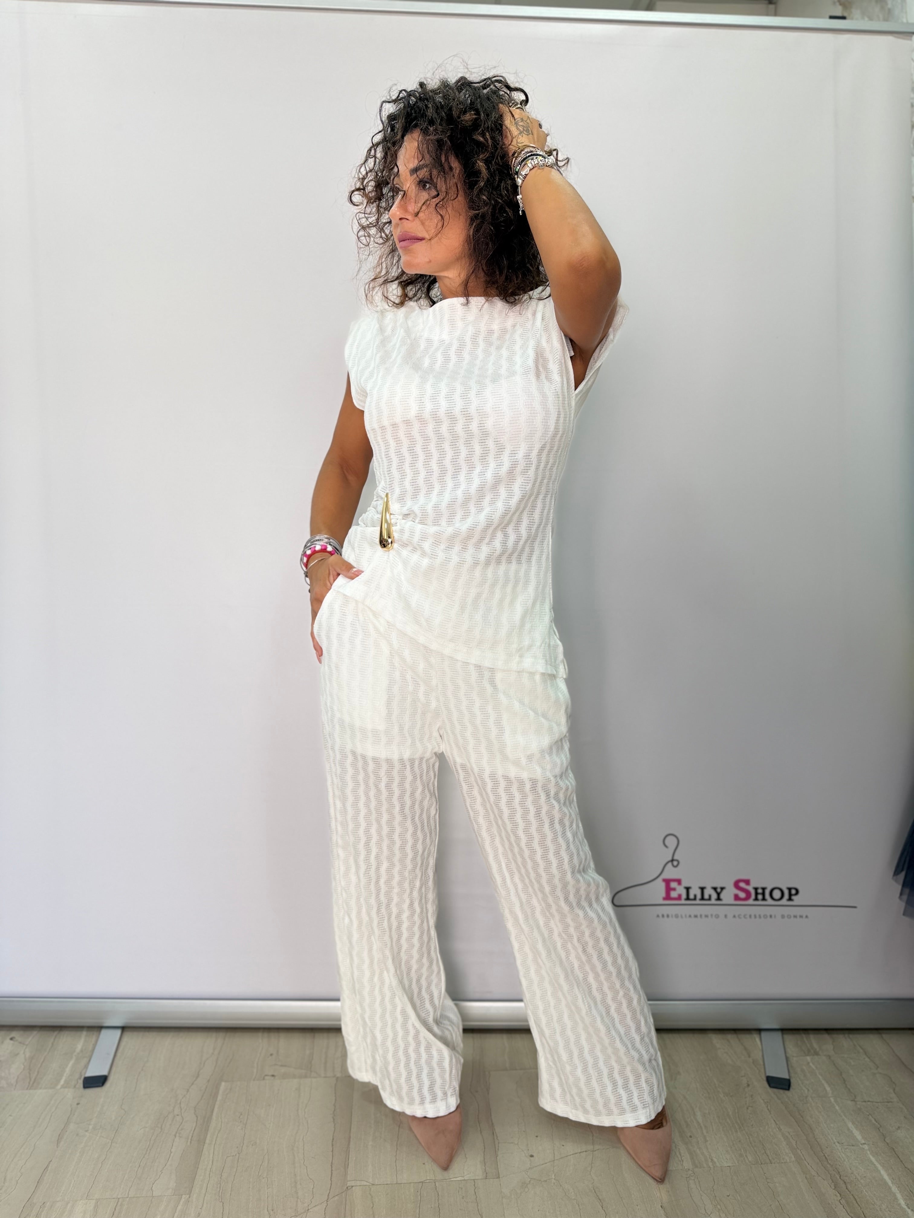 Completo Elegante con Pantalone Palazzo e Dettaglio Gioiello Elasticizzato