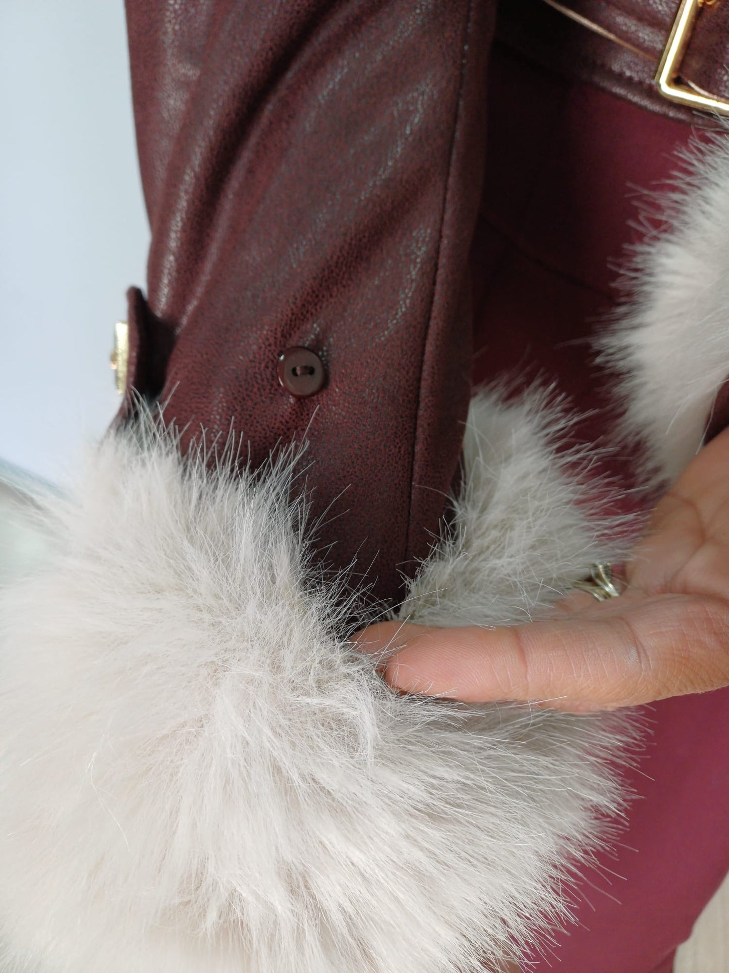 Giacca corta effetto pelle con pelliccia donna