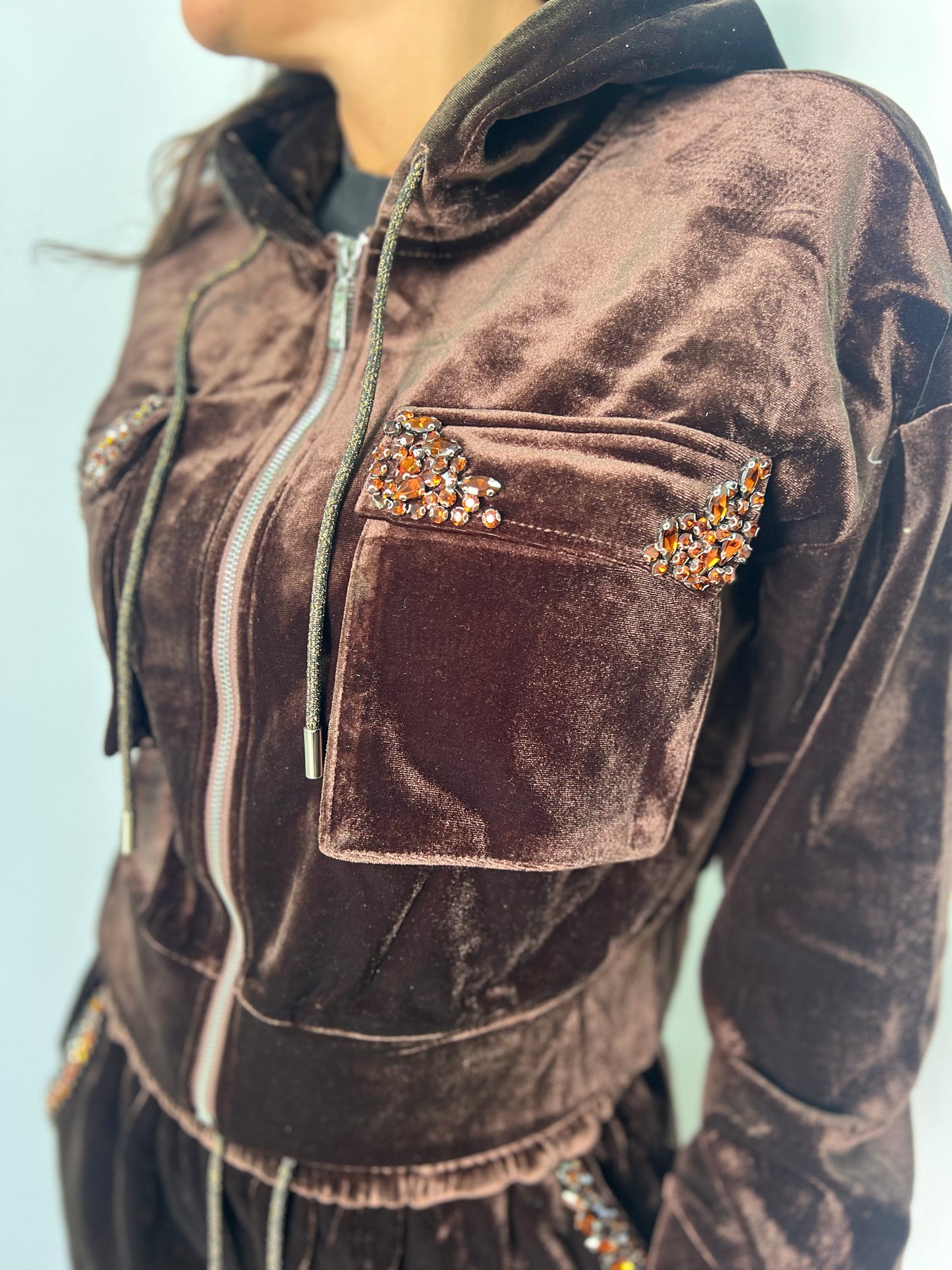 Tuta donna velluto con dettagli gioiello