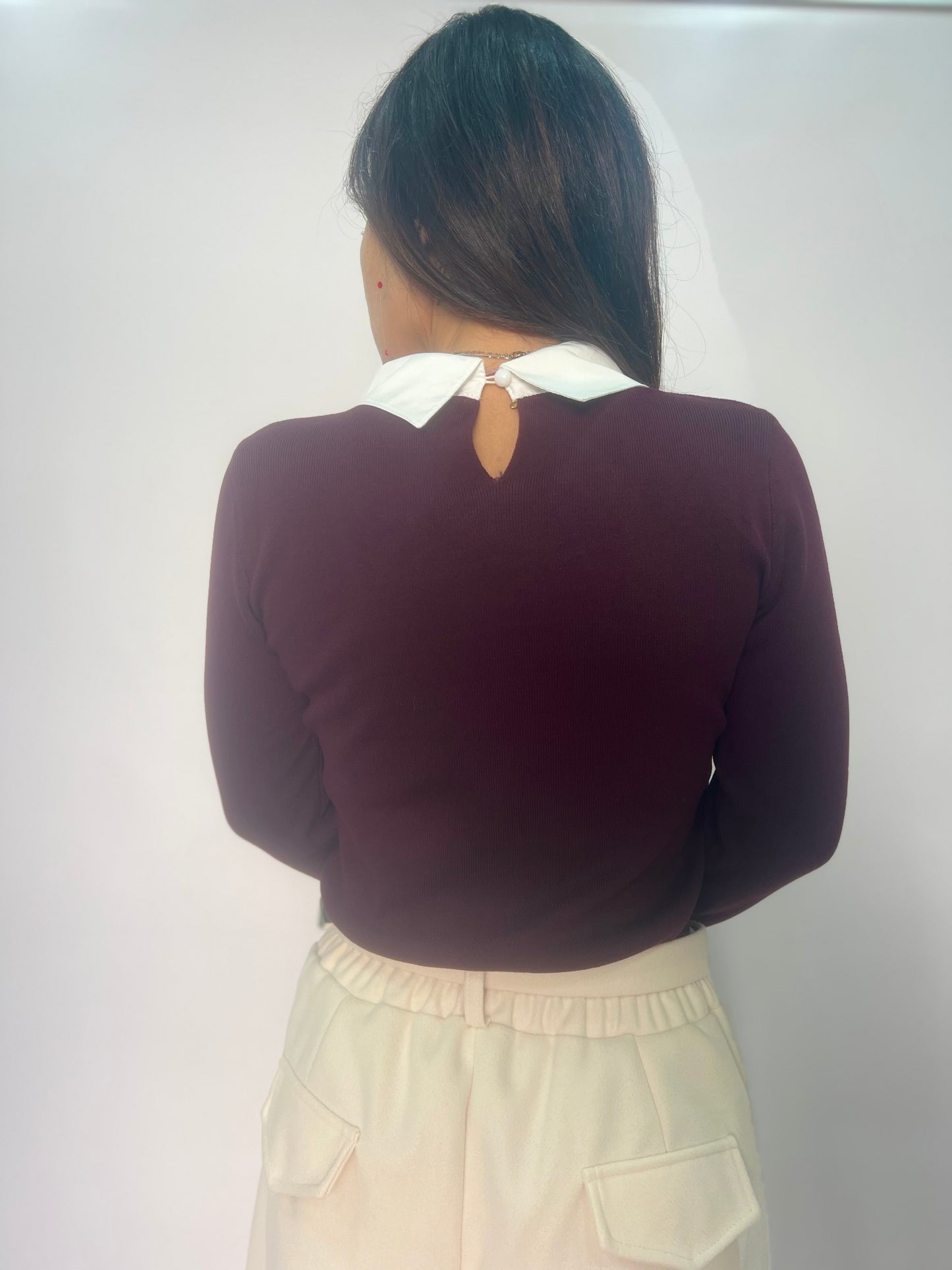 Maglia donna con colletto gioiello elegante