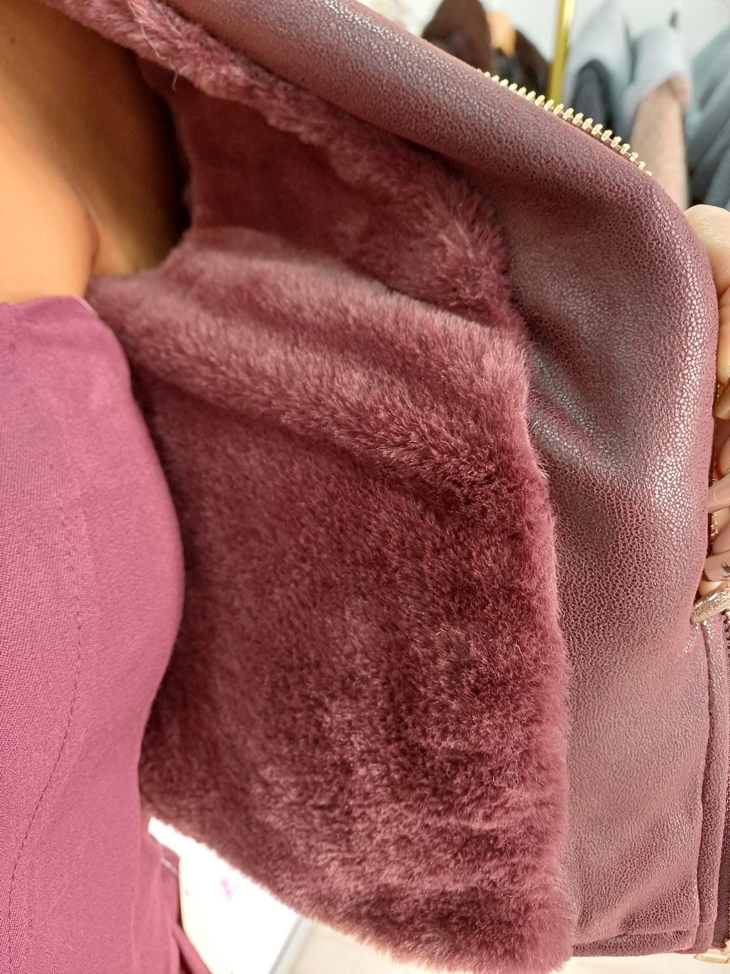 Giacca corta effetto pelle con pelliccia donna