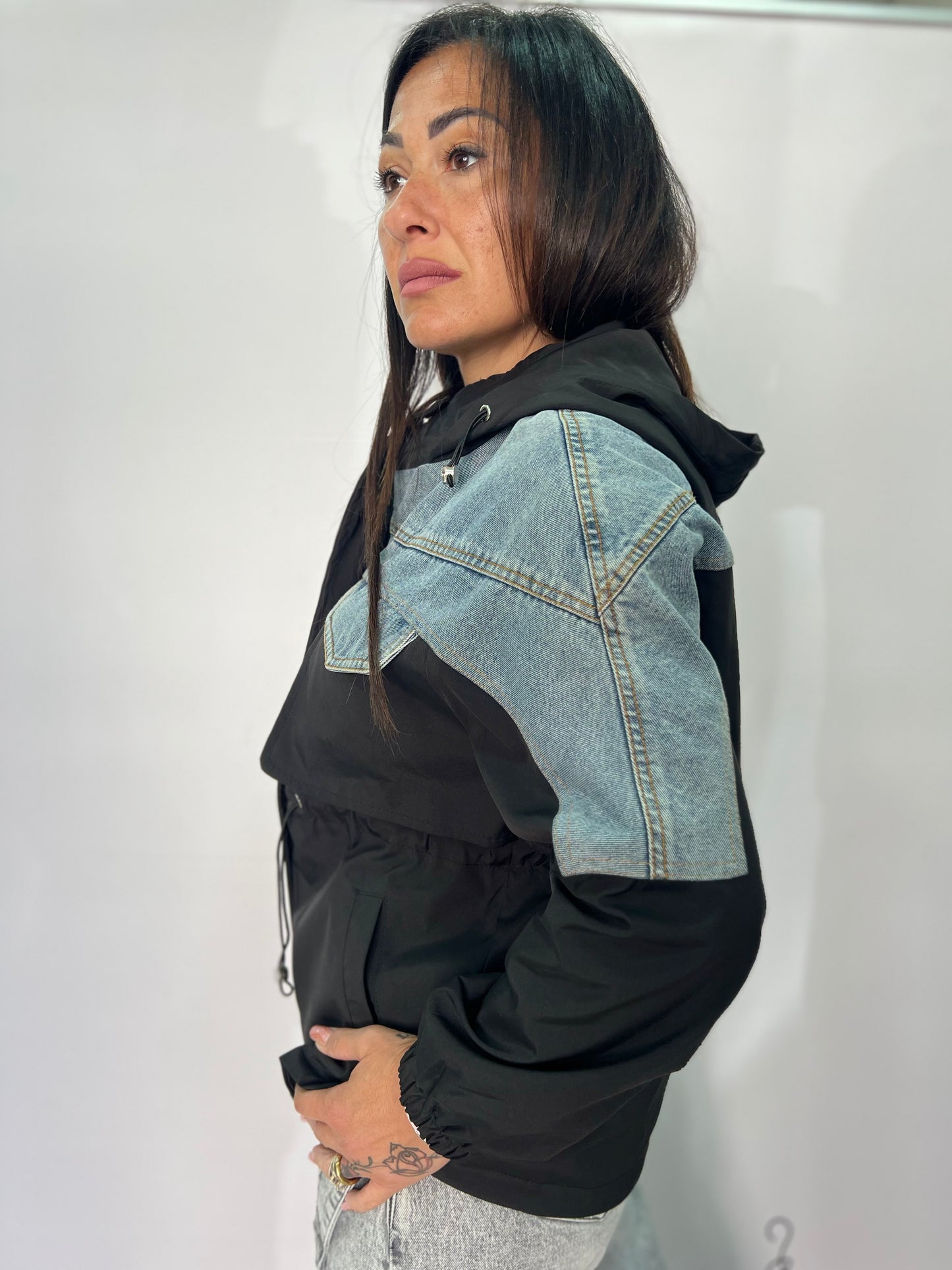 Giacca donna windbreaker con inserti denim