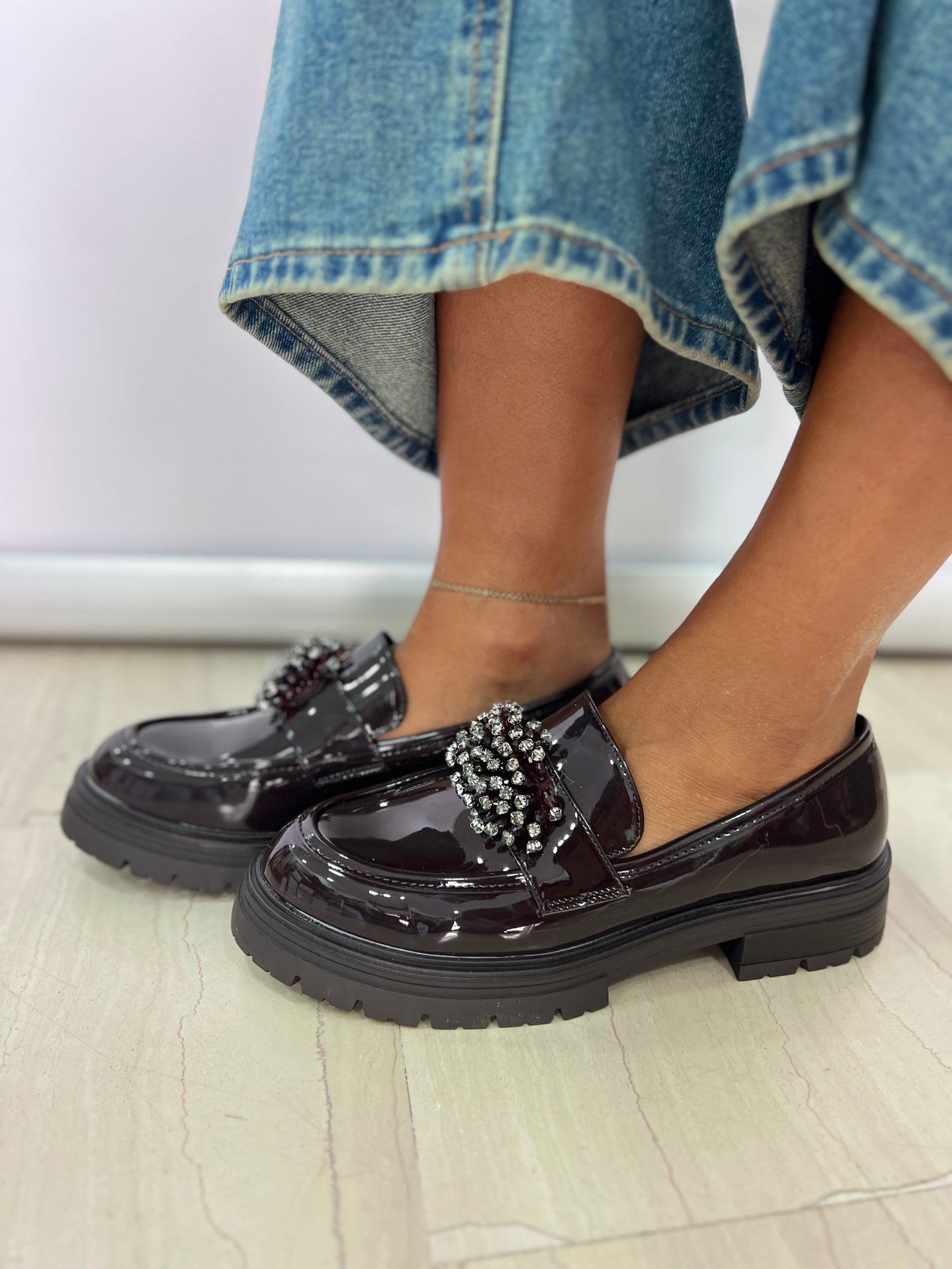 Scarpe mocassino lucidi con brillantini
