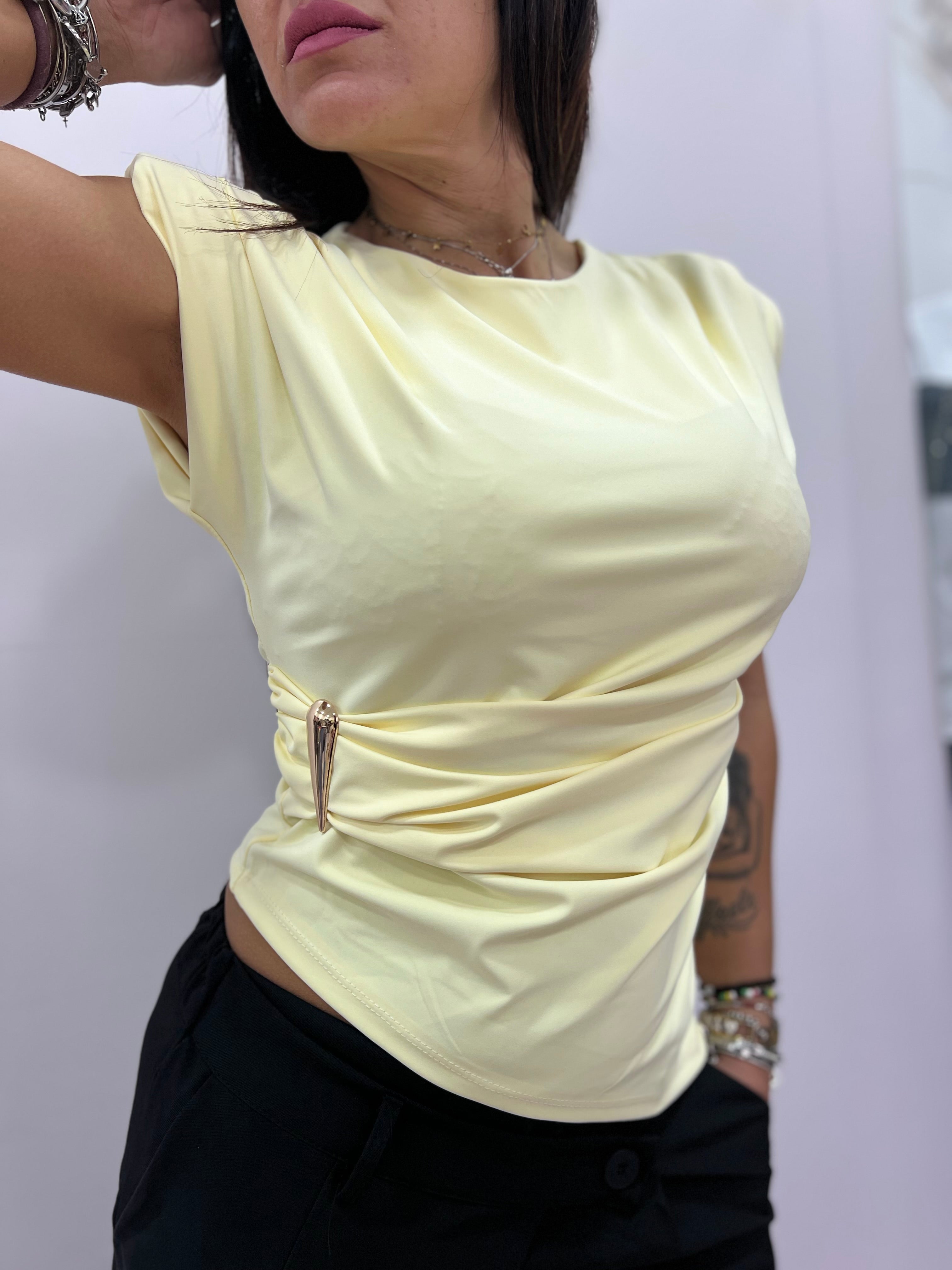 T-shirt donna elegante con drappeggio oro