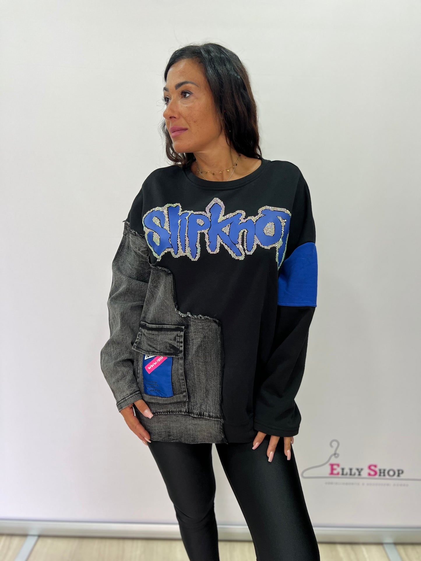 Felpa stoffa e jeans con fantasie colorate