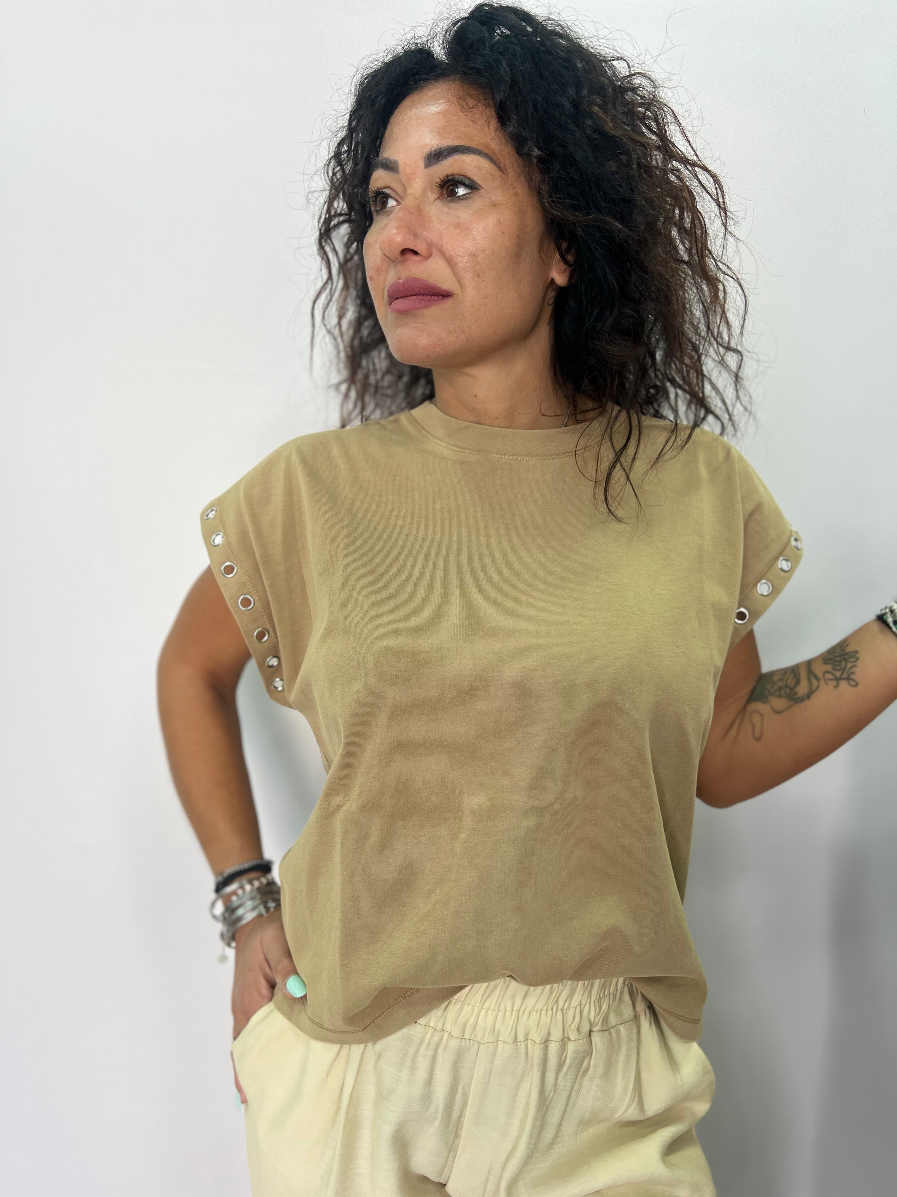 T-shirt donna borchie maniche casual