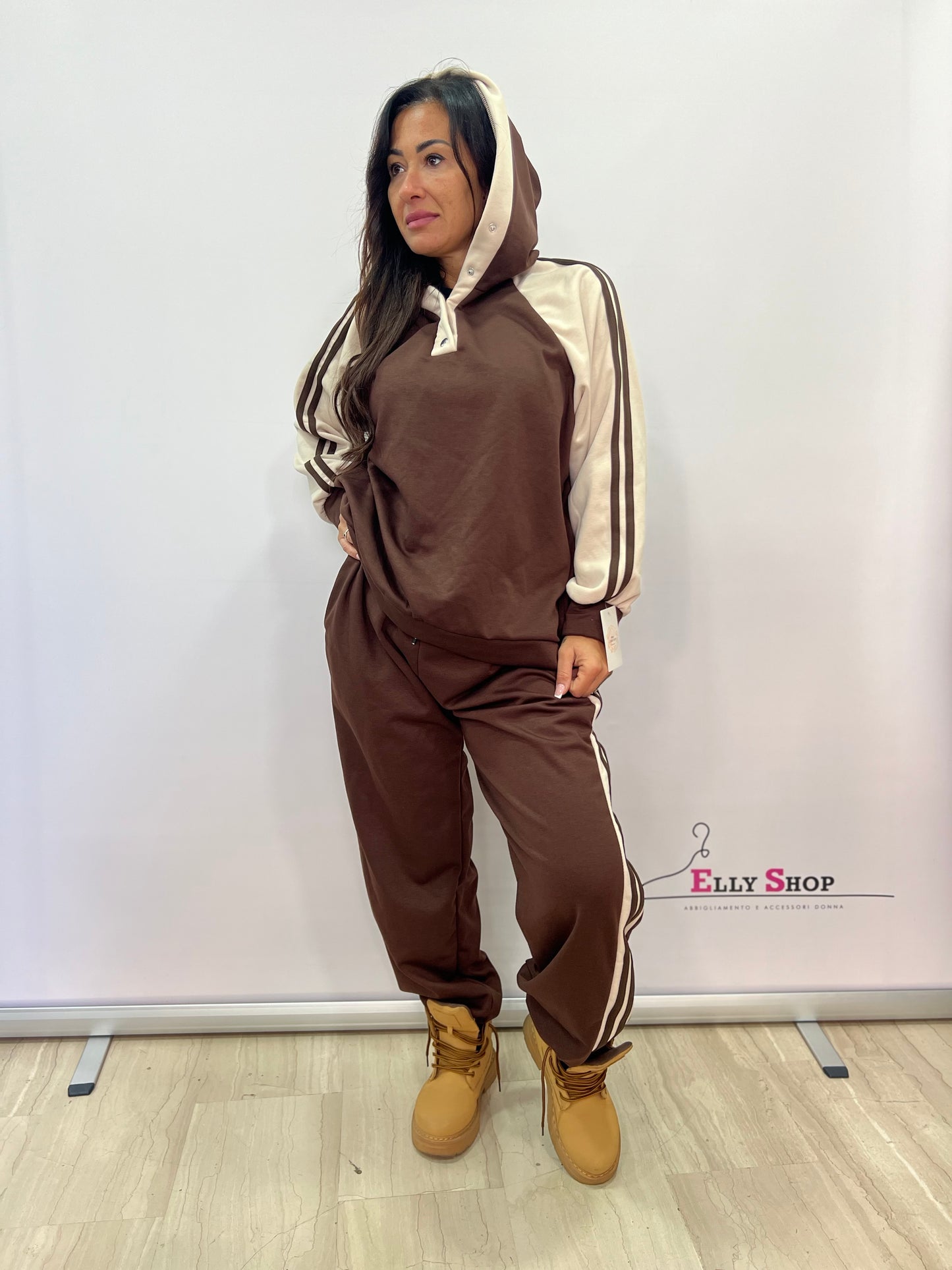 Completo sportivo donna curvy con bottoni e cappuccio